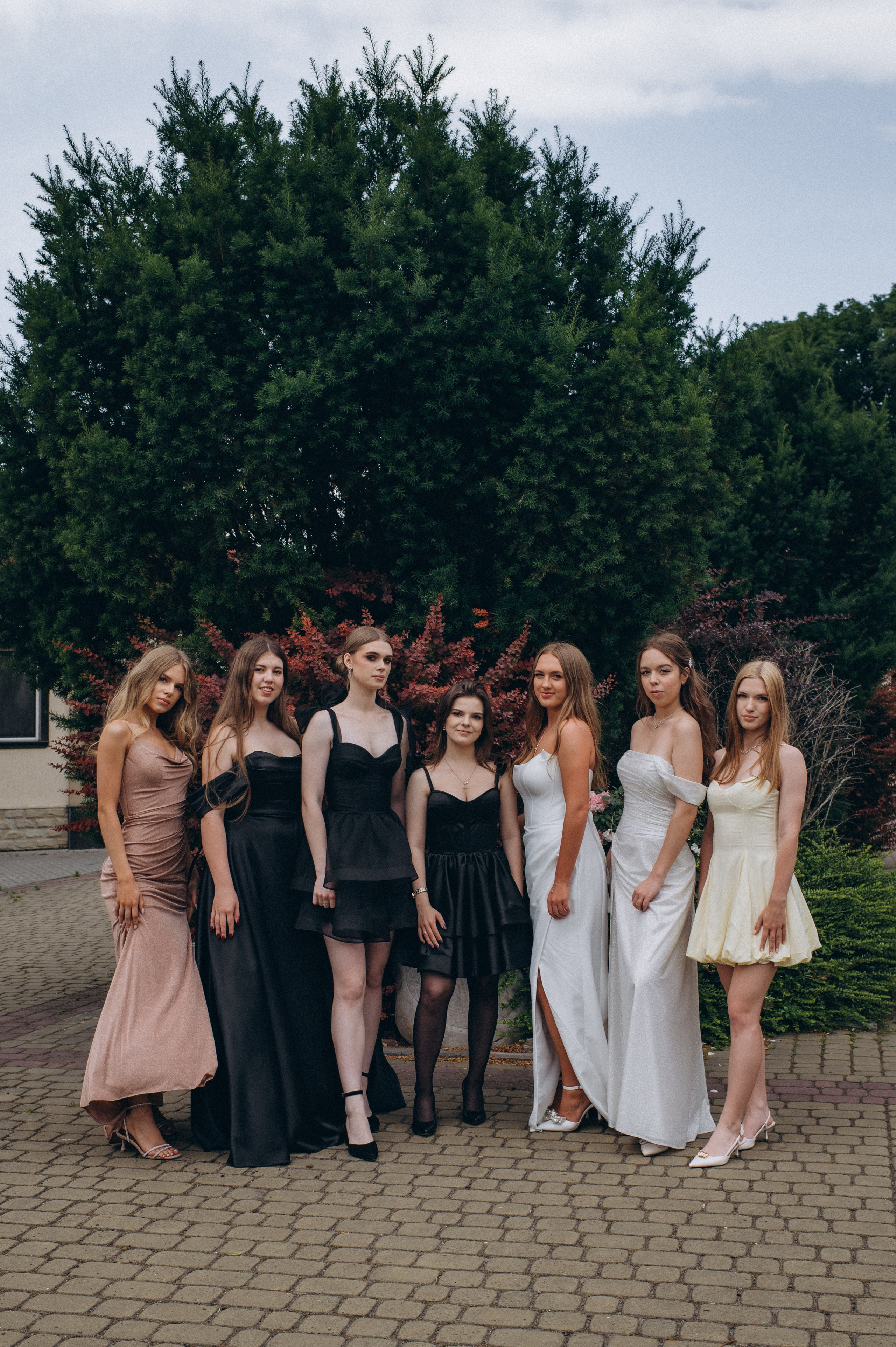 Випускники 2025, фотосесія випускного Тернопіль, фотосесія випускників Тернопіль, зйомка випускного, фотосесія випускного. Сімейний, дитячий та індивідуальний фотограф в м. Тернопіль, м. Львів