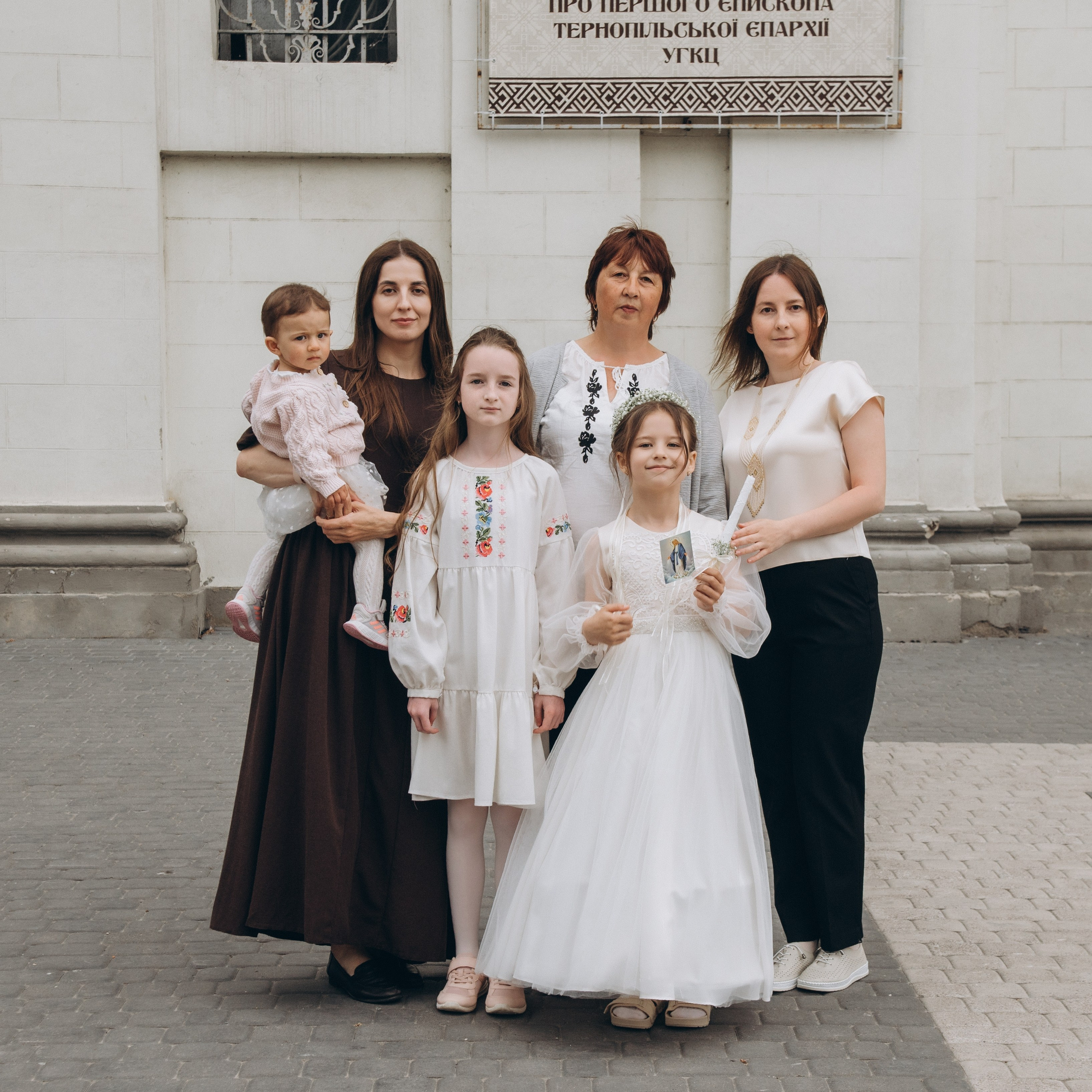 Фотосесія Першого Причастя Тернопіль, фотосесія Причастя Тернопіль, Таїнство Першого Причастя Тернопіль, Катедра Причастя Тернопіль. Сімейний, дитячий та індивідуальний фотограф в м. Тернопіль, м. Львів