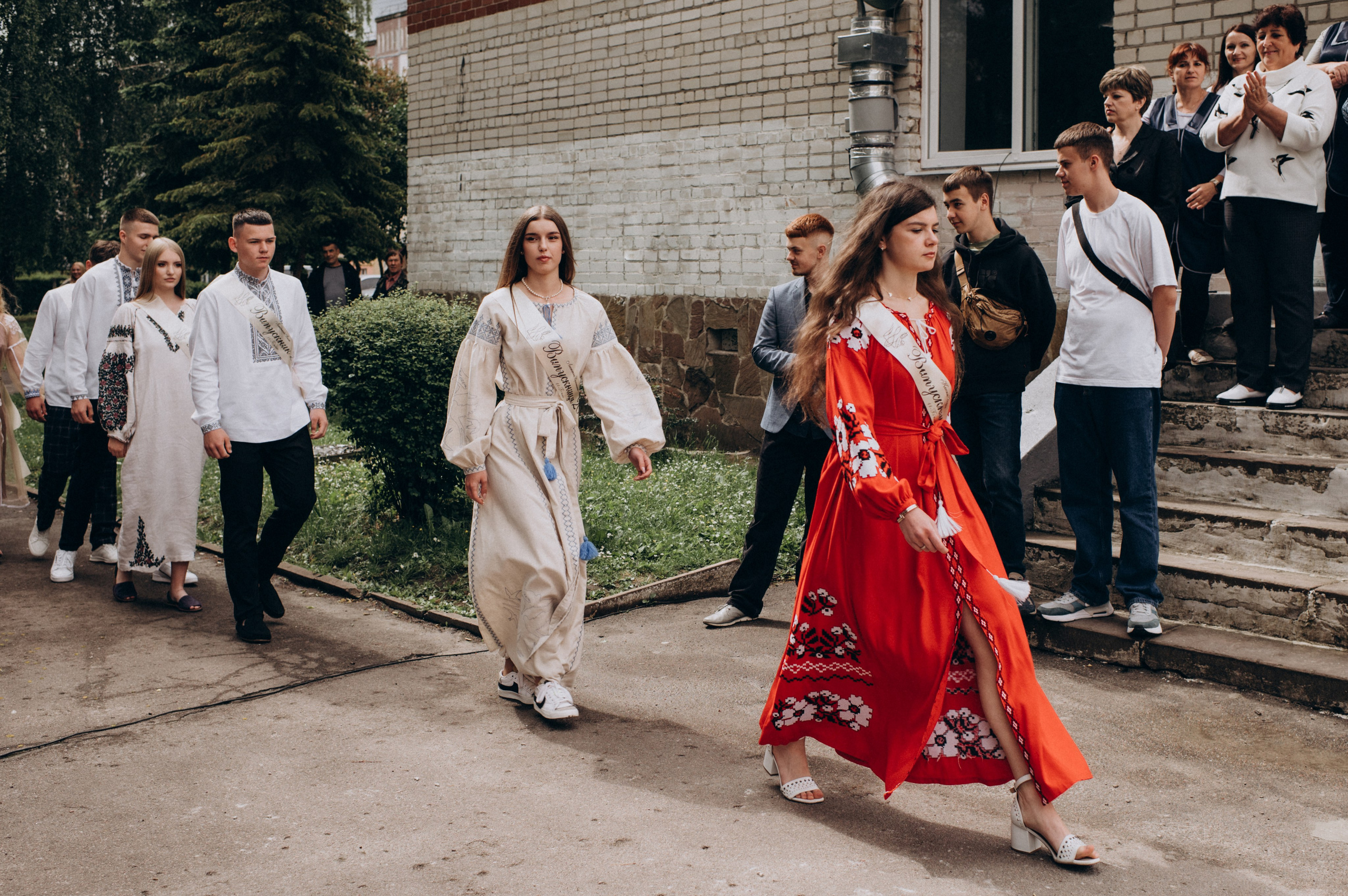 Фотосесія останнього дзвоника, фотосесія випускників Тернопіль, випускний 2024. Сімейний, дитячий та індивідуальний фотограф в м. Тернопіль, м. Львів