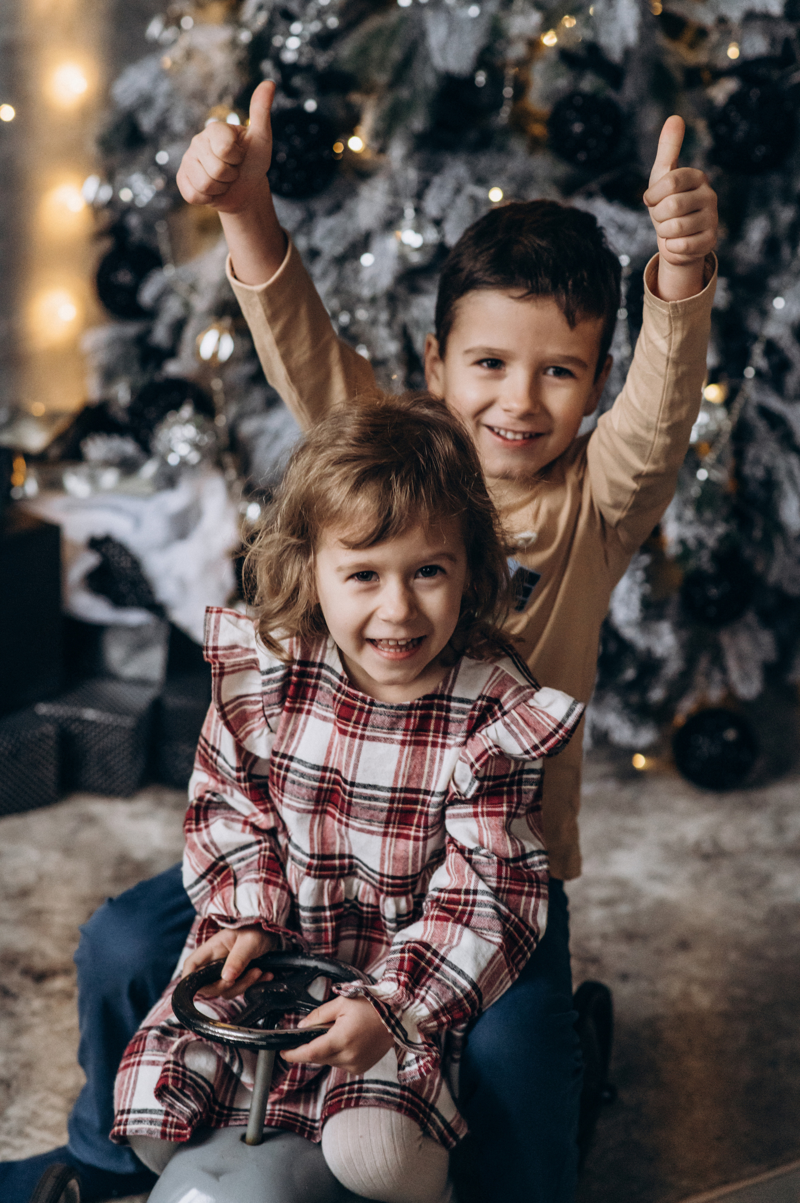 Новорічна сімейна зйомка у студії. Сімейний, дитячий та індивідуальний фотограф в м. Тернопіль, м. Львів