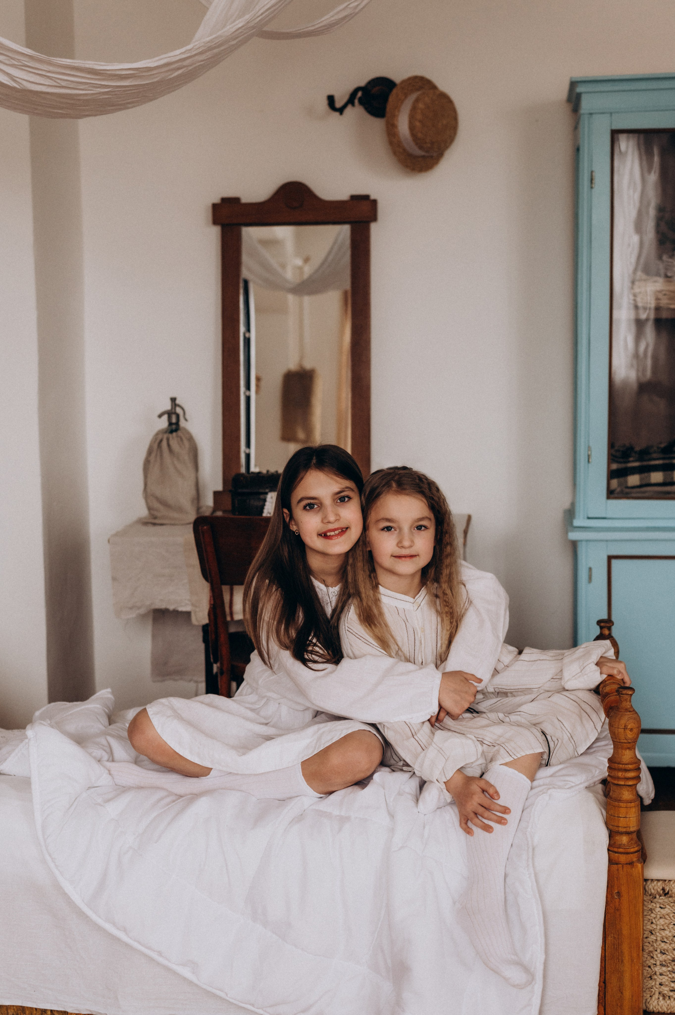 Сімейна фотосесія мами і донечок, зйомка Тернопіль Львів етностиль. Сімейний, дитячий та індивідуальний фотограф в м. Тернопіль, м. Львів