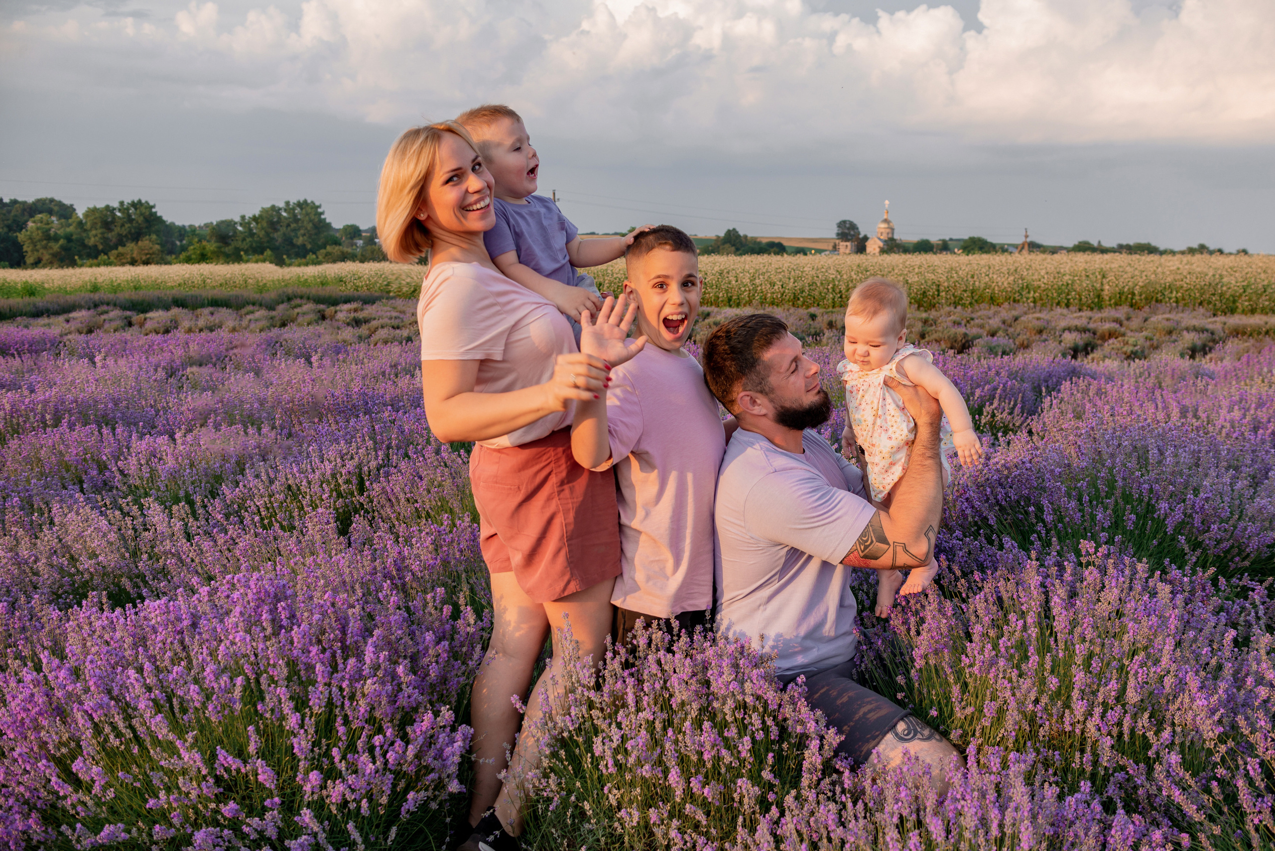 Сімейна фотосесія в лаванді. Микола, Христина, Марк, Макар, Меланія. Сімейний, дитячий та індивідуальний фотограф в м. Тернопіль, м. Львів
