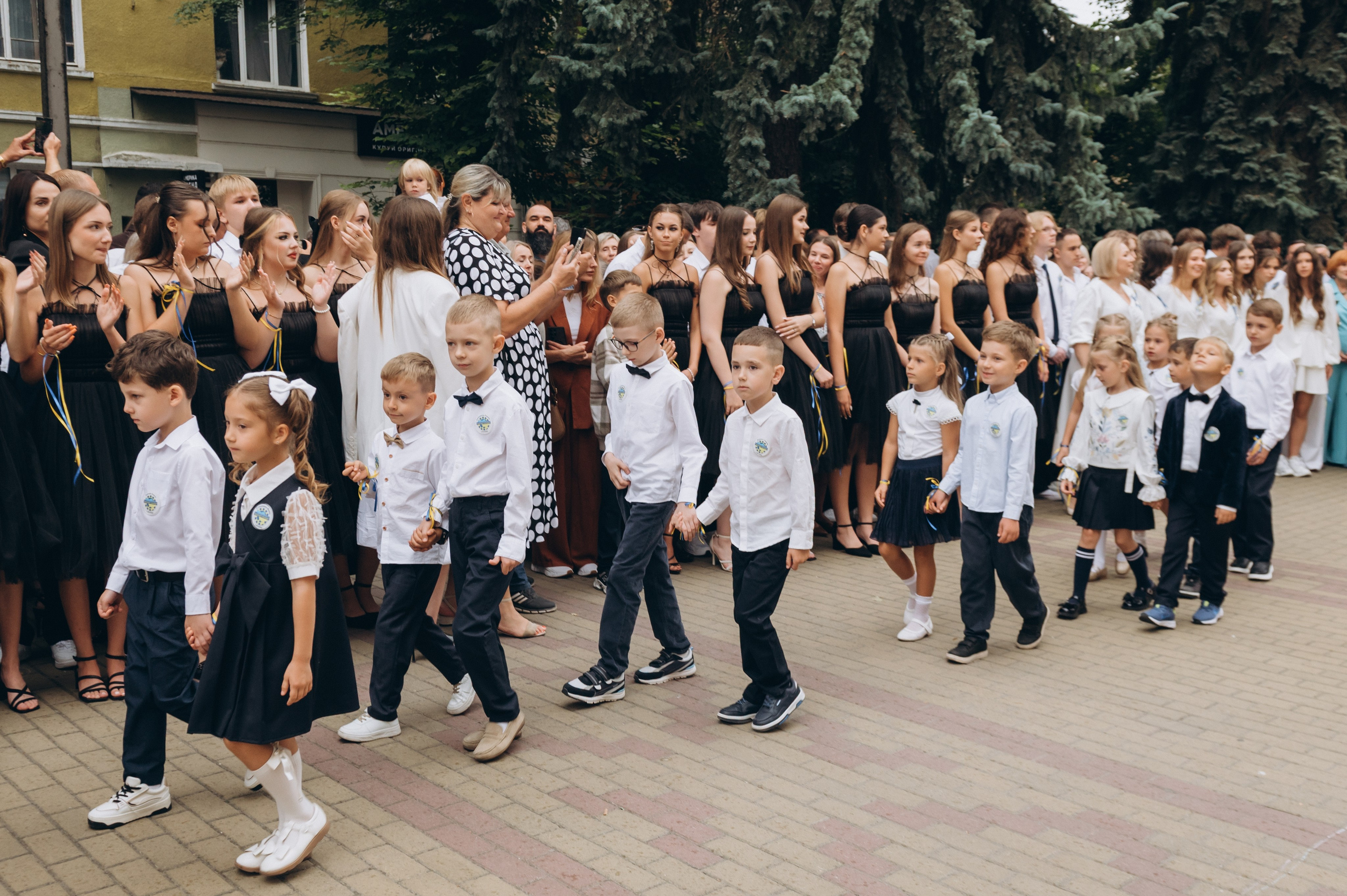 Перший дзвоник у Тернополі, фотосесія першокласників