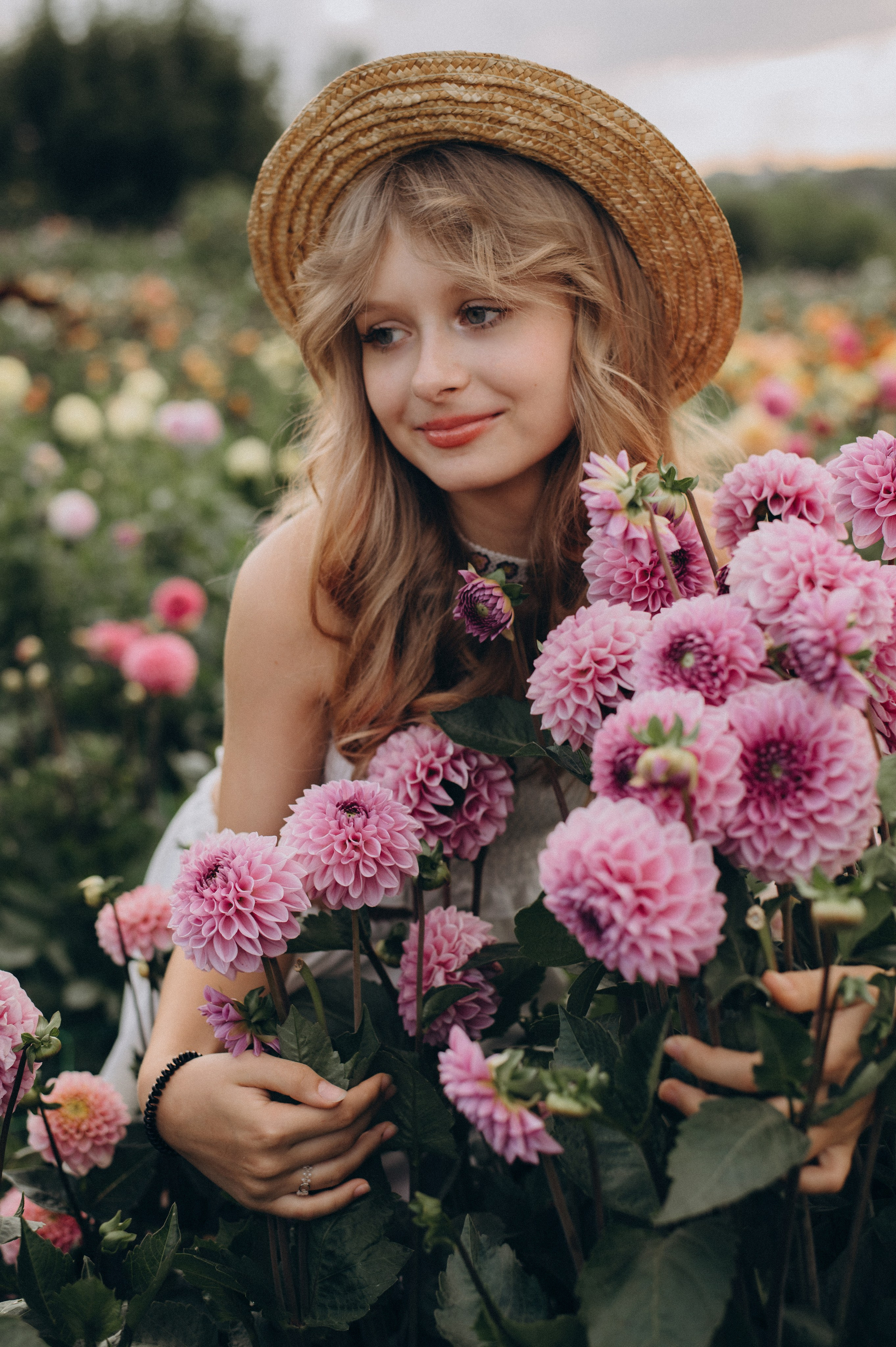 Сімейна фотосесія мами і доньки, сімейний фотограф Тернопіль, портретний фотограф, сімейна фотосесія Тернопіль, фотосесія в жоржинах. Сімейний, дитячий та індивідуальний фотограф в м. Тернопіль, м. Львів