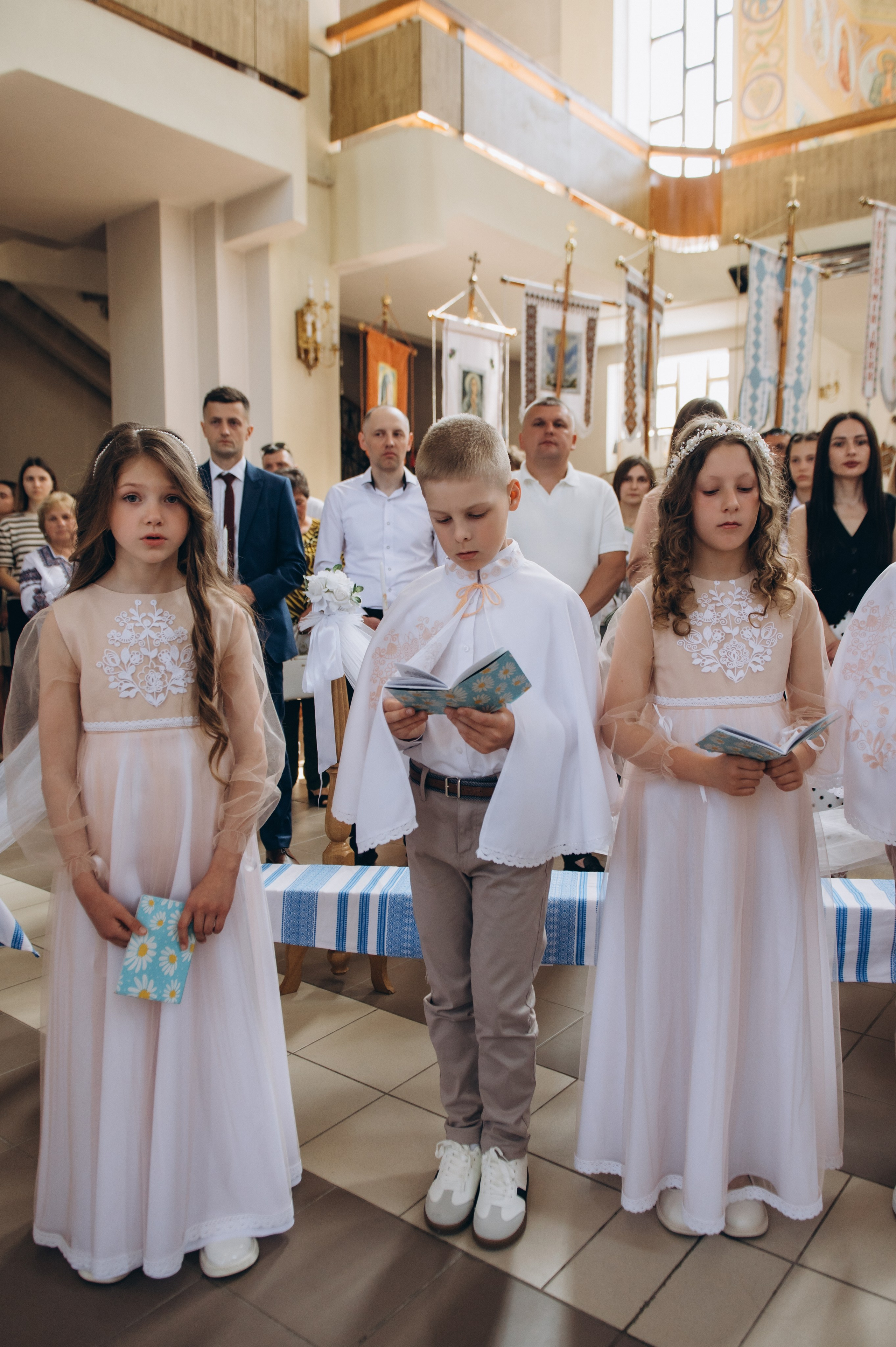 Фотосесія Причастя Тернопіль церква Св&nbsp;Михаїла, фотограф на&nbsp;Причастя Тернопіль, фотосесія Літургії Причастя Тернопіль