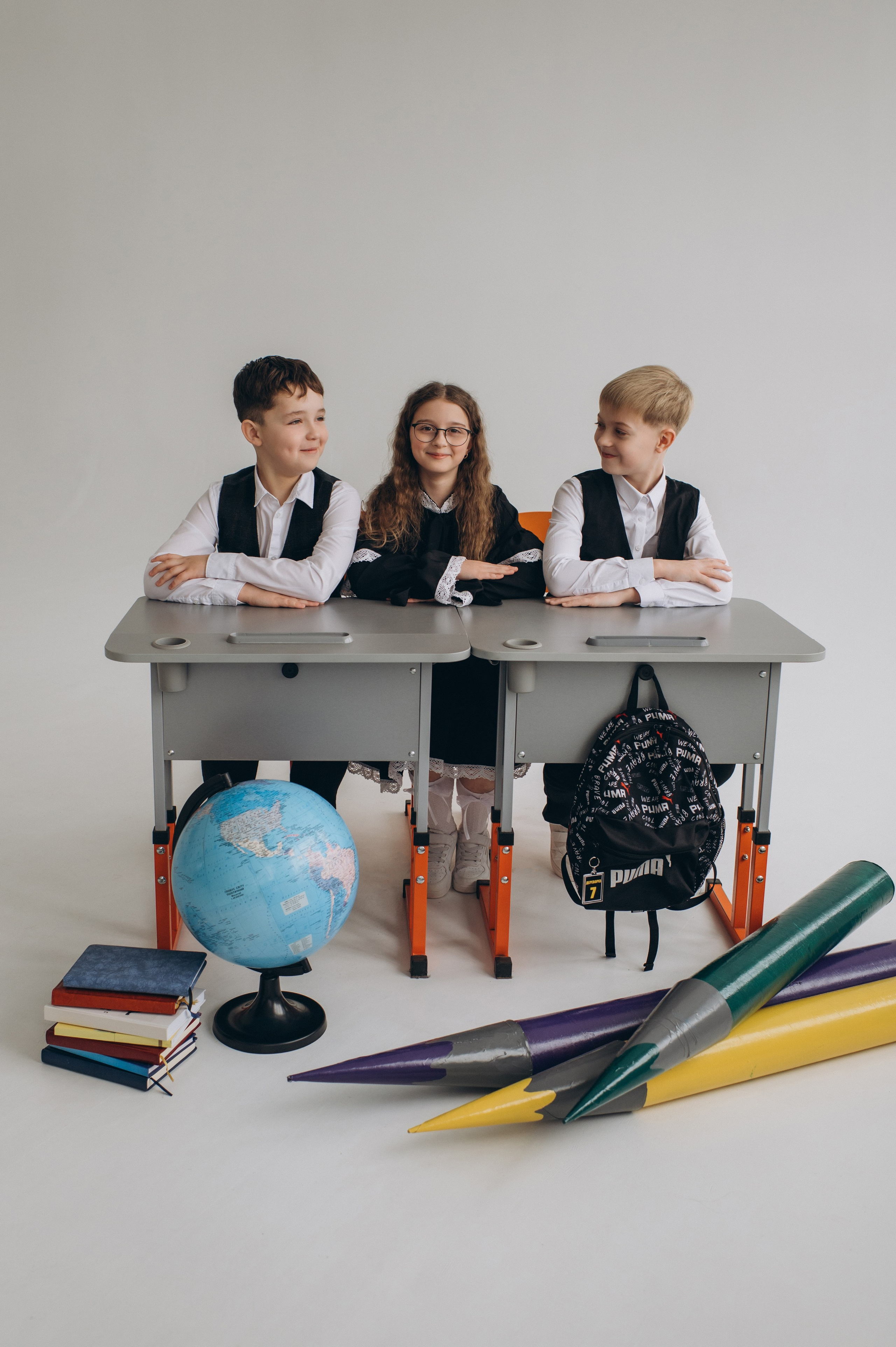 Фотосесія школярів у студії на шкільні фотоальбоми віньєтки Тернопіль, фотосесія випускників Тернопіль, шкільні фотокниги Тернопіль. Сімейний, дитячий та індивідуальний фотограф в м. Тернопіль, м. Львів