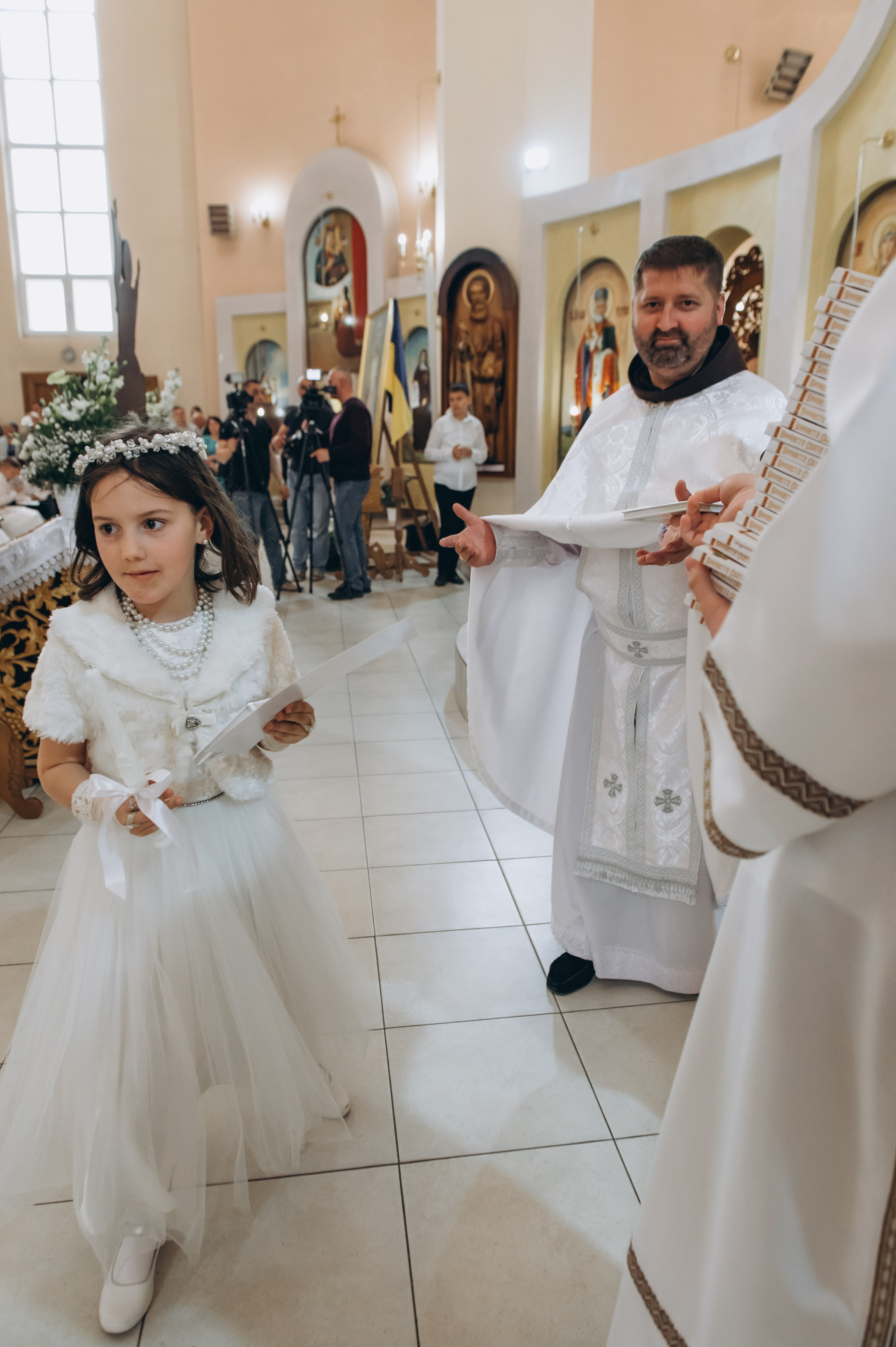 Фотосесія Причастя Тернопіль, зйомка Причастя, фотограф на Причастя Тернопіль, Причастя Львів, церква Петра і Павла. Сімейний, дитячий та індивідуальний фотограф в м. Тернопіль, м. Львів