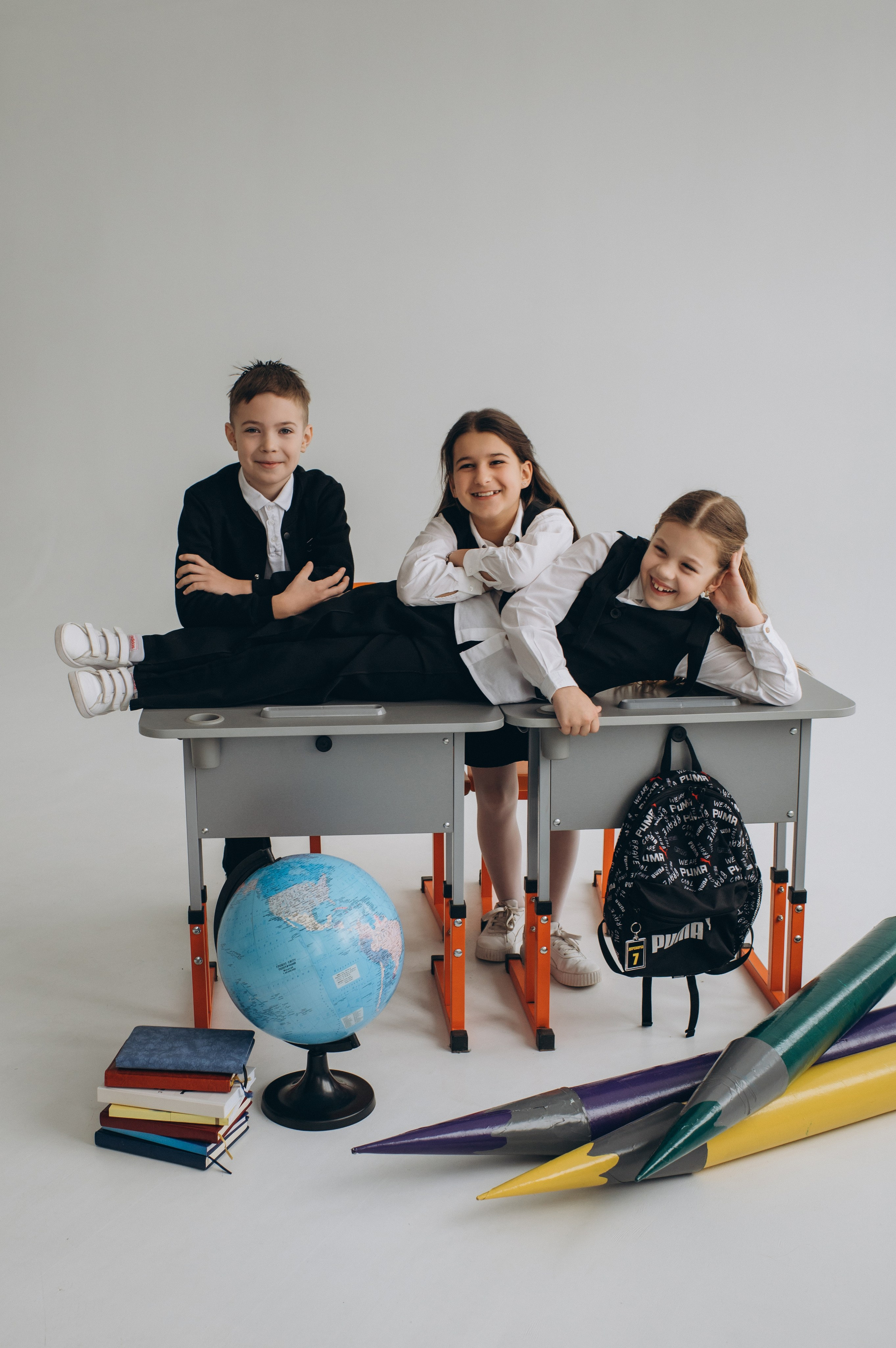 Фотосесія школярів у студії на шкільні фотоальбоми віньєтки Тернопіль, фотосесія випускників Тернопіль, шкільні фотокниги Тернопіль. Сімейний, дитячий та індивідуальний фотограф в м. Тернопіль, м. Львів