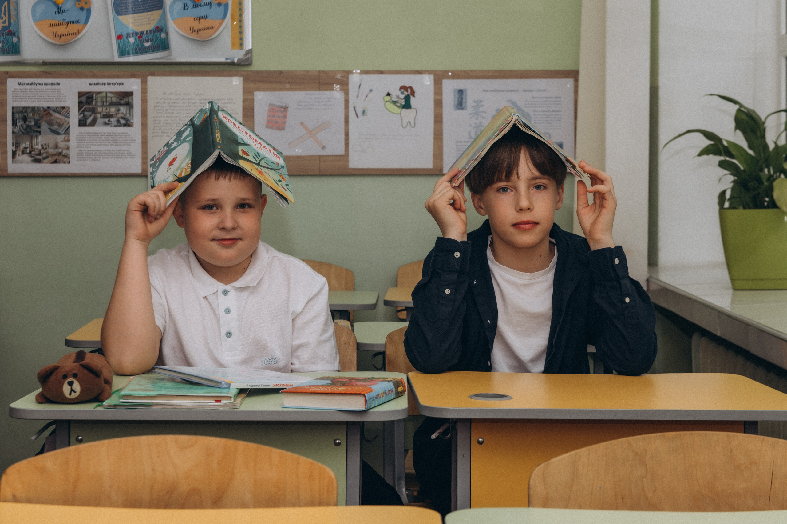 Шкільна фотосесія на віньєтки Тернопіль, фотосесія випускників Тернопіль, зйомка на віньєтки, шкільні фотоальбоми Тернопіль. Сімейний, дитячий та індивідуальний фотограф в м. Тернопіль, м. Львів