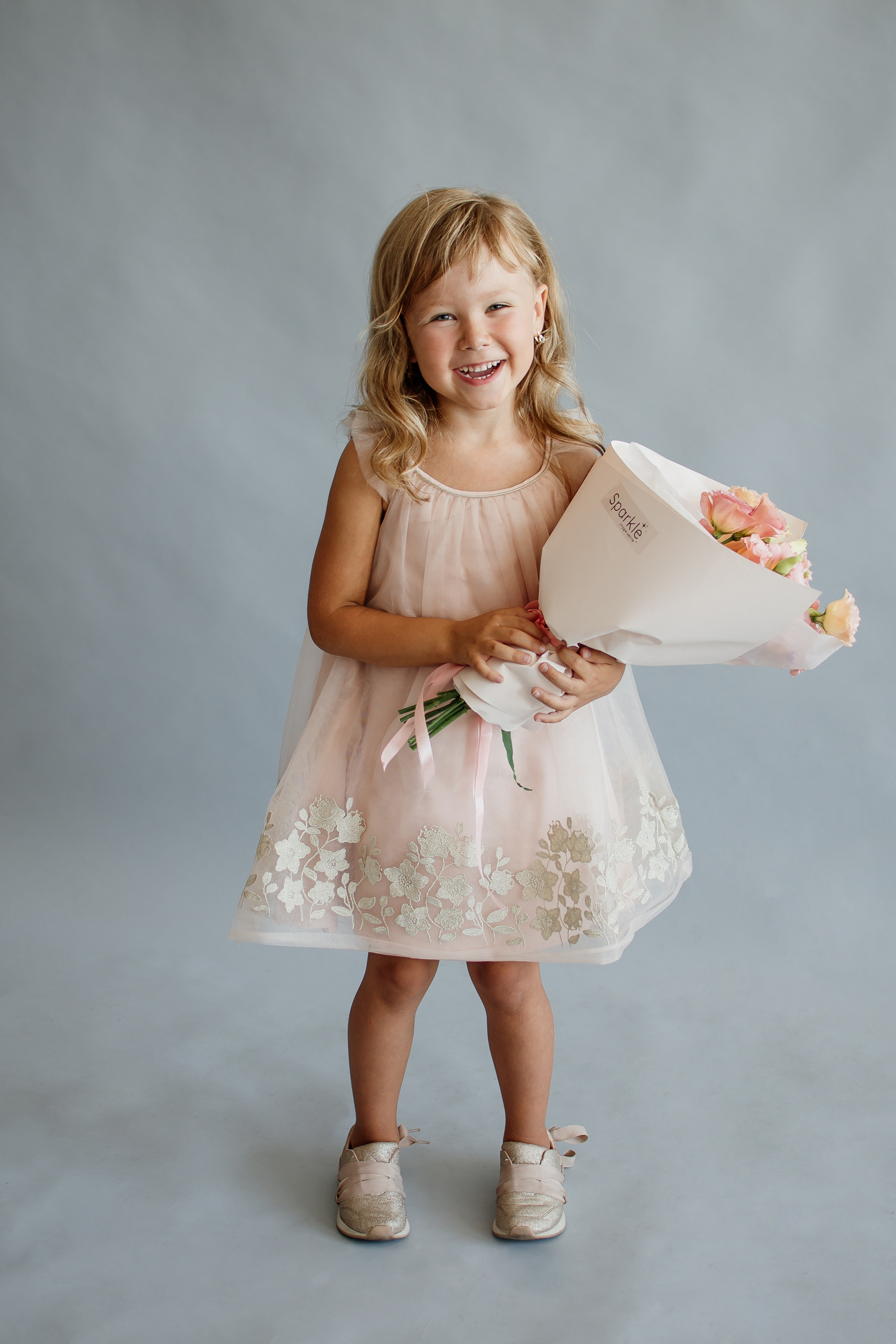 Студійна фотосесія з квітами для квіткової крамниці Sparkle. Тернопіль. Сімейний, дитячий та індивідуальний фотограф в м. Тернопіль, м. Львів