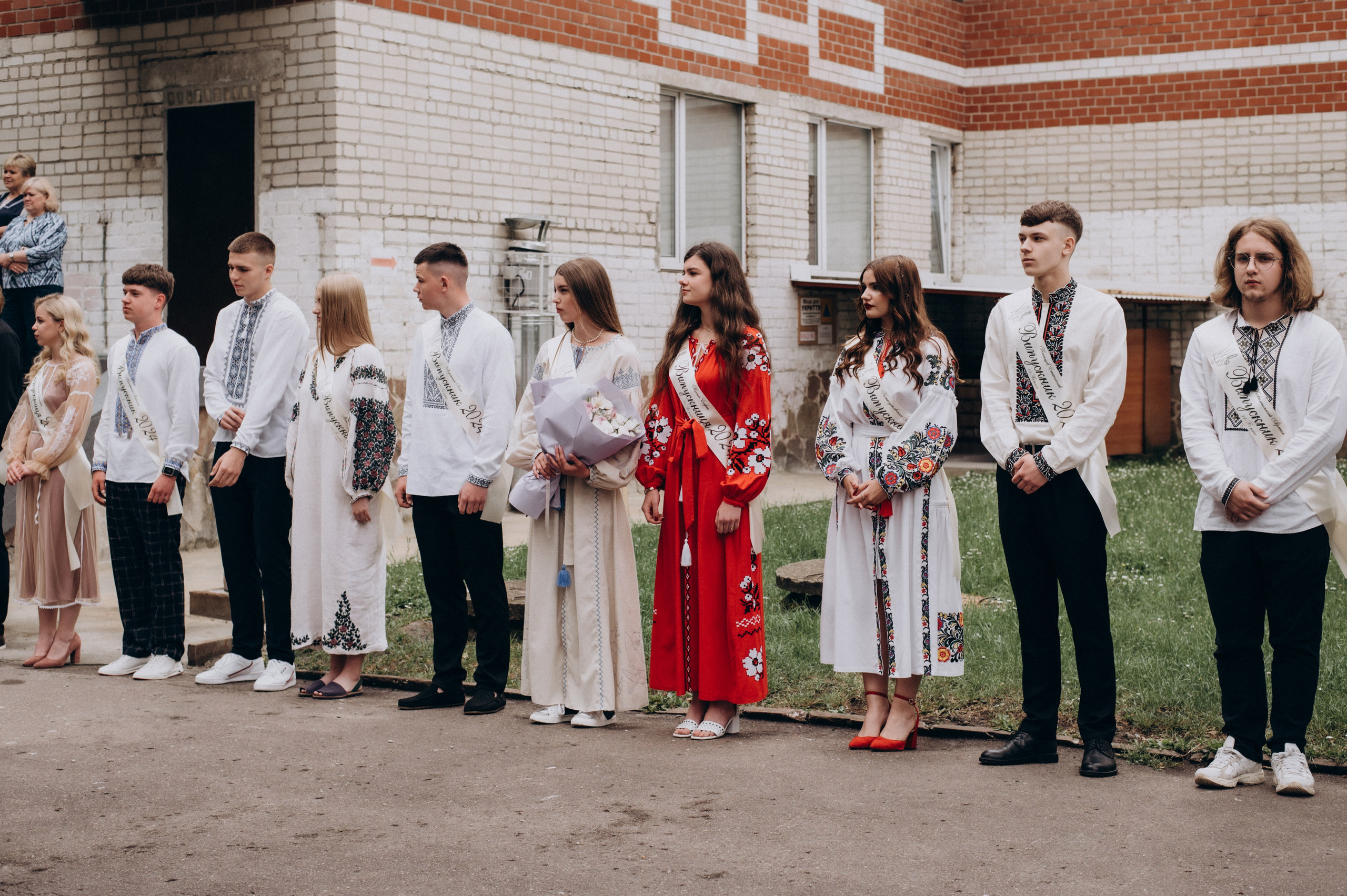 Фотосесія останнього дзвоника, фотосесія випускників Тернопіль, випускний 2024. Сімейний, дитячий та індивідуальний фотограф в м. Тернопіль, м. Львів