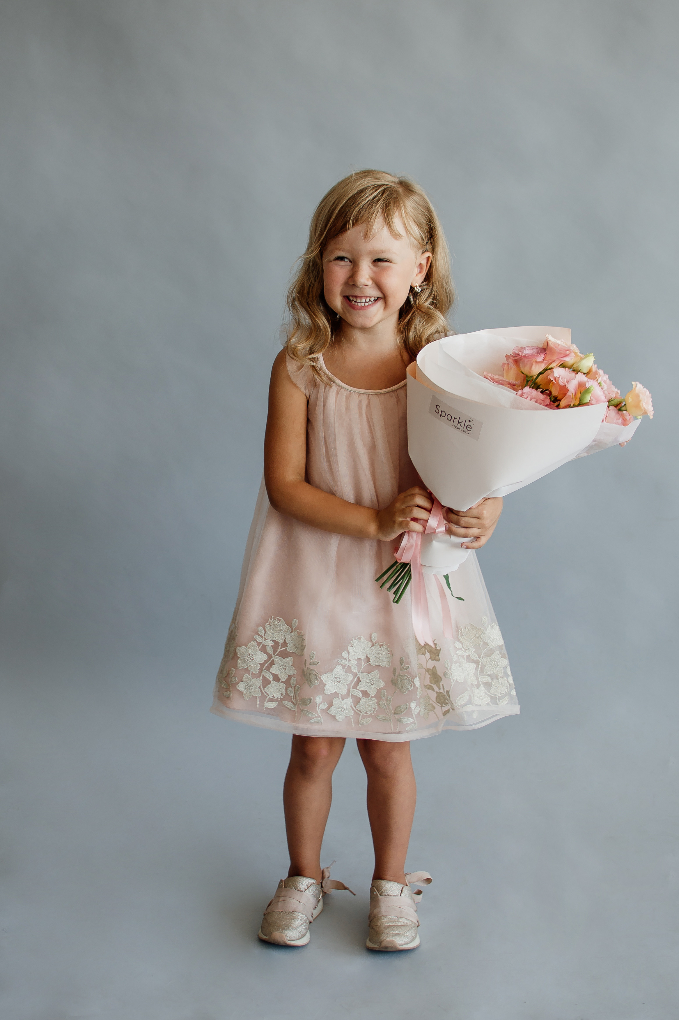 Студійна фотосесія з квітами для квіткової крамниці Sparkle. Тернопіль. Сімейний, дитячий та індивідуальний фотограф в м. Тернопіль, м. Львів