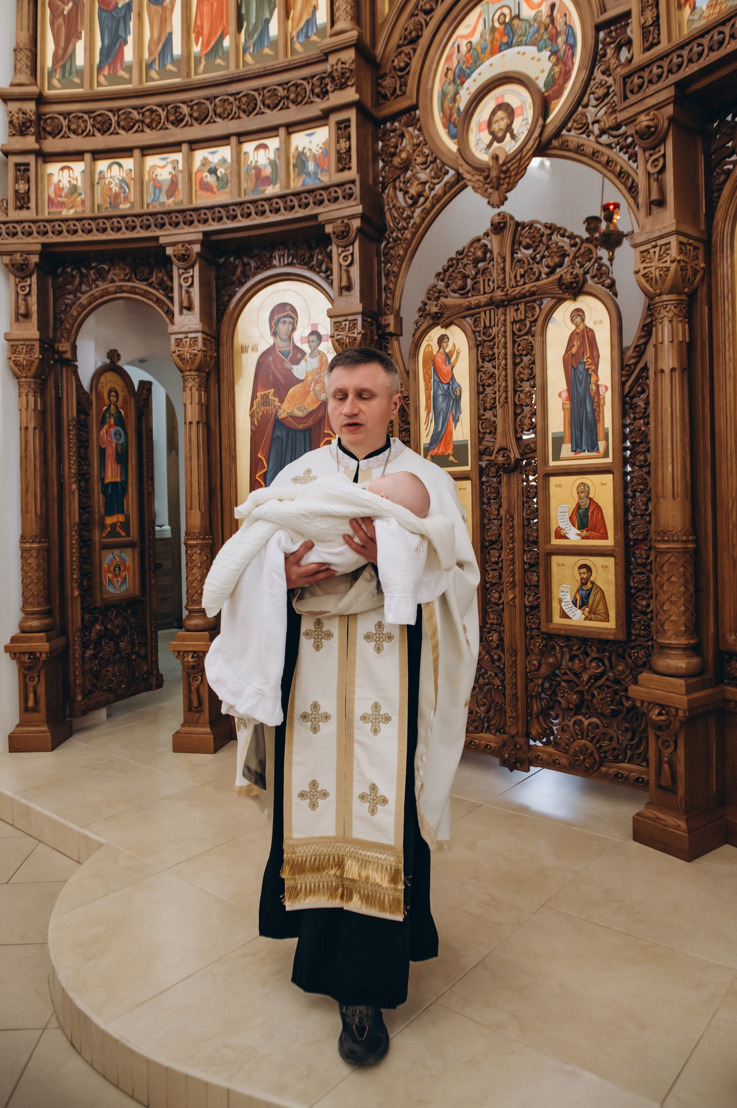 Фотосесія Хрещення Тернопіль, зйомка Хрестин Тернопіль, Храм Різдва Пресвятої Богородиці УГКЦ Тернопіль. Сімейний, дитячий та індивідуальний фотограф в м. Тернопіль, м. Львів