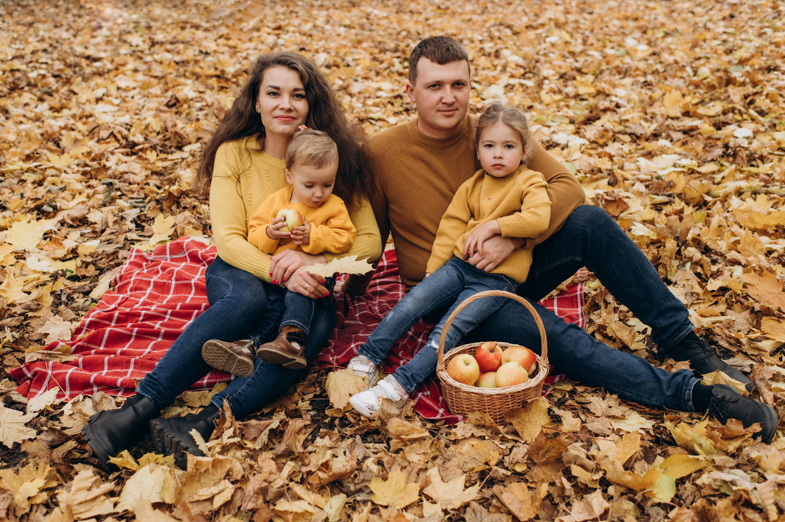 Осіння сімейна фотосесія. Сімейний, дитячий та індивідуальний фотограф в м. Тернопіль, м. Львів