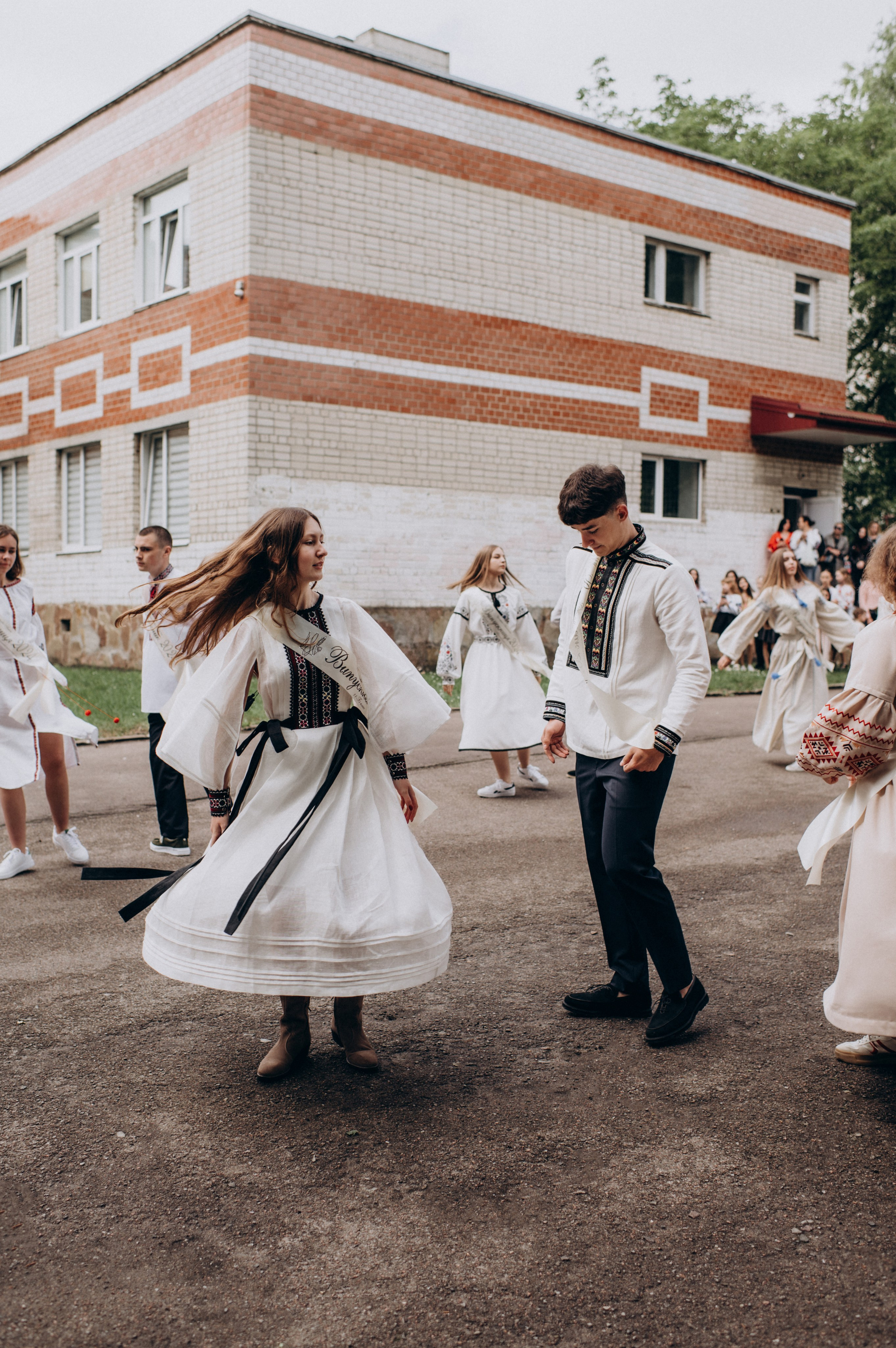 Фотосесія останнього дзвоника, фотосесія випускників Тернопіль, випускний 2024. Сімейний, дитячий та індивідуальний фотограф в м. Тернопіль, м. Львів