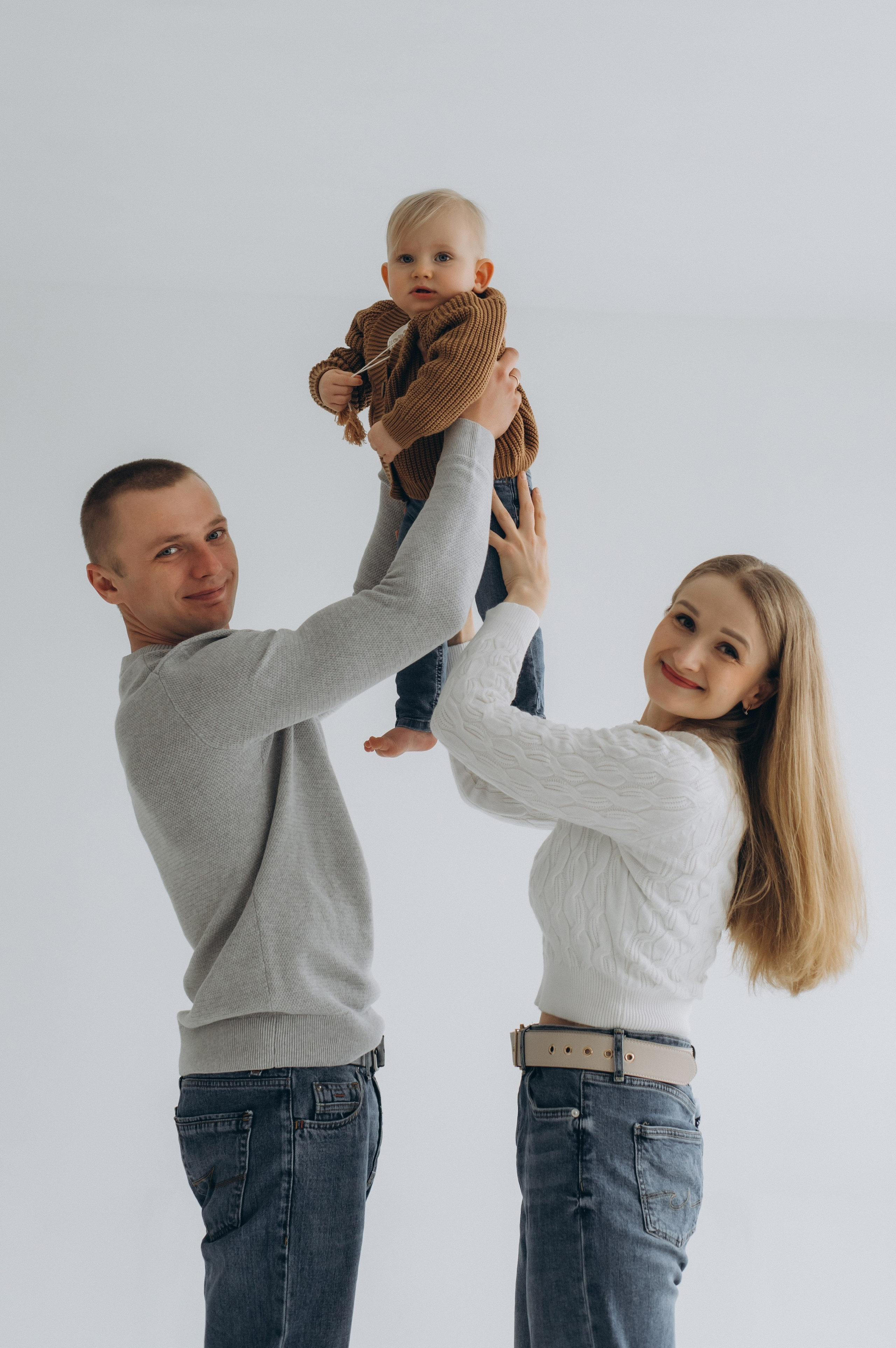 Зйомка дня народження дитини, фотосесія 1 рік Тернопіль, сімейний фотограф Тернопіль, сімейна фотосесія Тернопіль, перший тортик малюка. Сімейний, дитячий та індивідуальний фотограф в м. Тернопіль, м. Львів