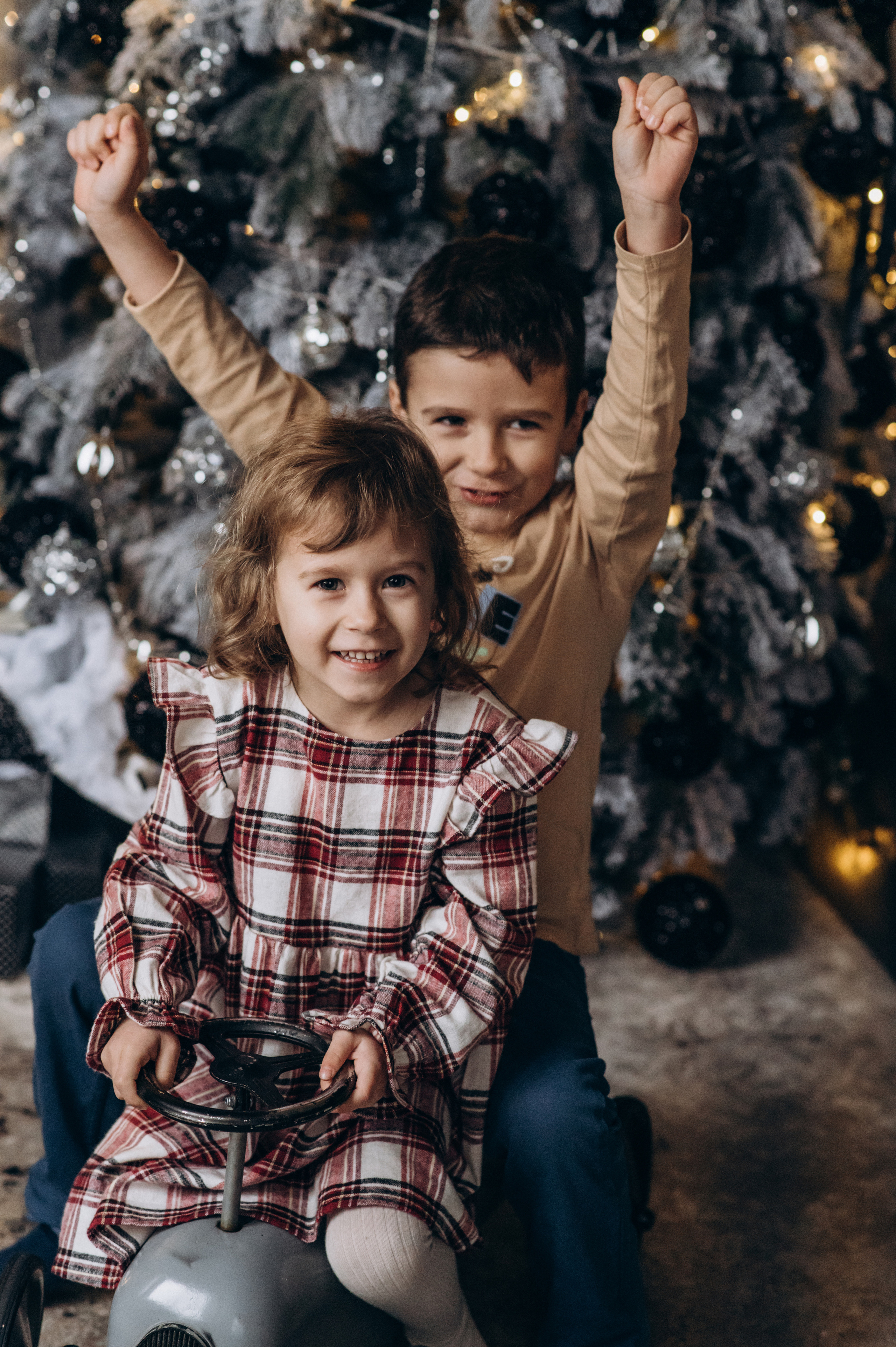 Новорічна сімейна зйомка у студії. Сімейний, дитячий та індивідуальний фотограф в м. Тернопіль, м. Львів