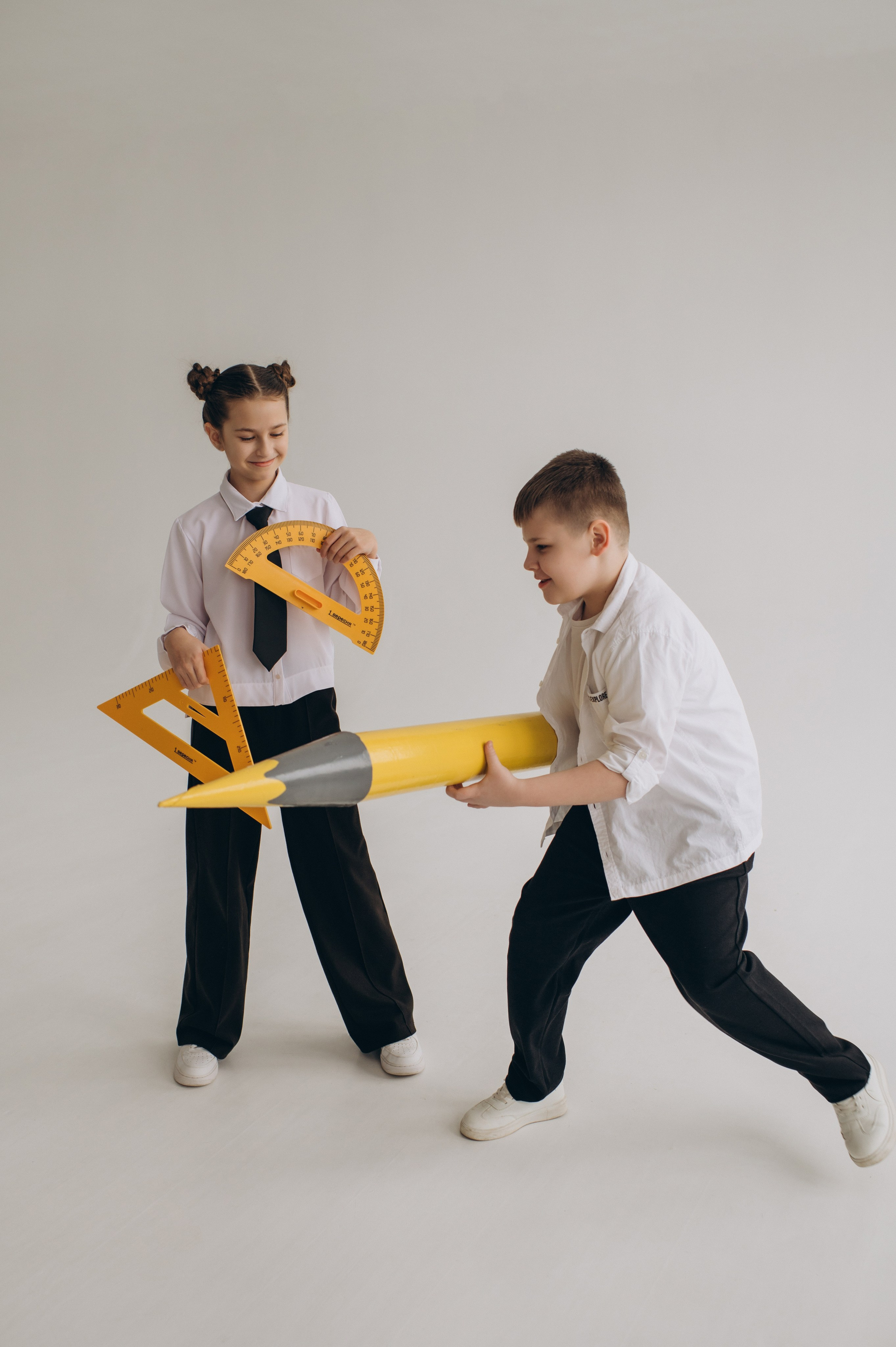 Фотосесія школярів у студії на шкільні фотоальбоми віньєтки Тернопіль, фотосесія випускників Тернопіль, шкільні фотокниги Тернопіль. Сімейний, дитячий та індивідуальний фотограф в м. Тернопіль, м. Львів