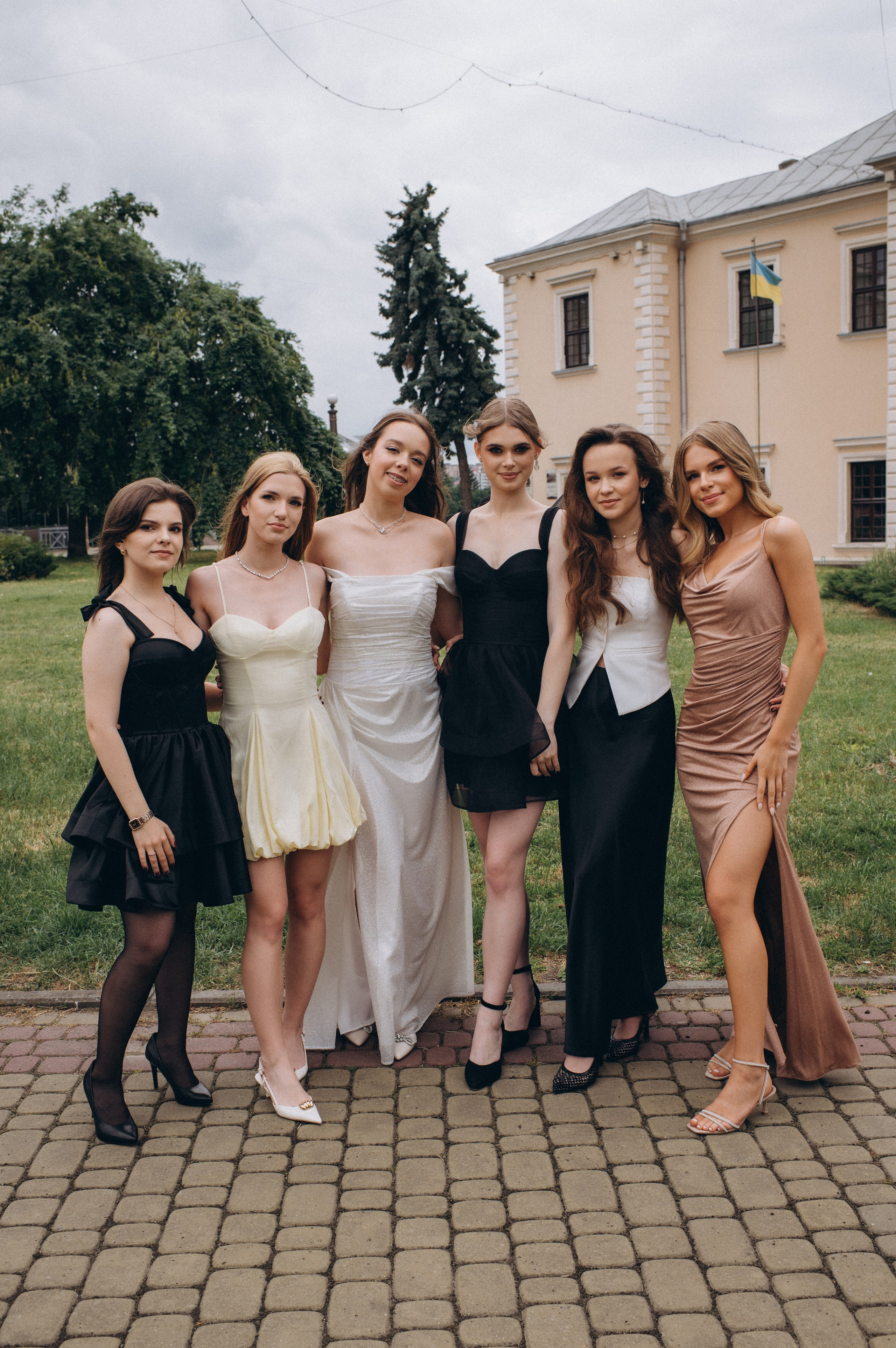 Випускники 2025, фотосесія випускного Тернопіль, фотосесія випускників Тернопіль, зйомка випускного, фотосесія випускного. Сімейний, дитячий та індивідуальний фотограф в м. Тернопіль, м. Львів