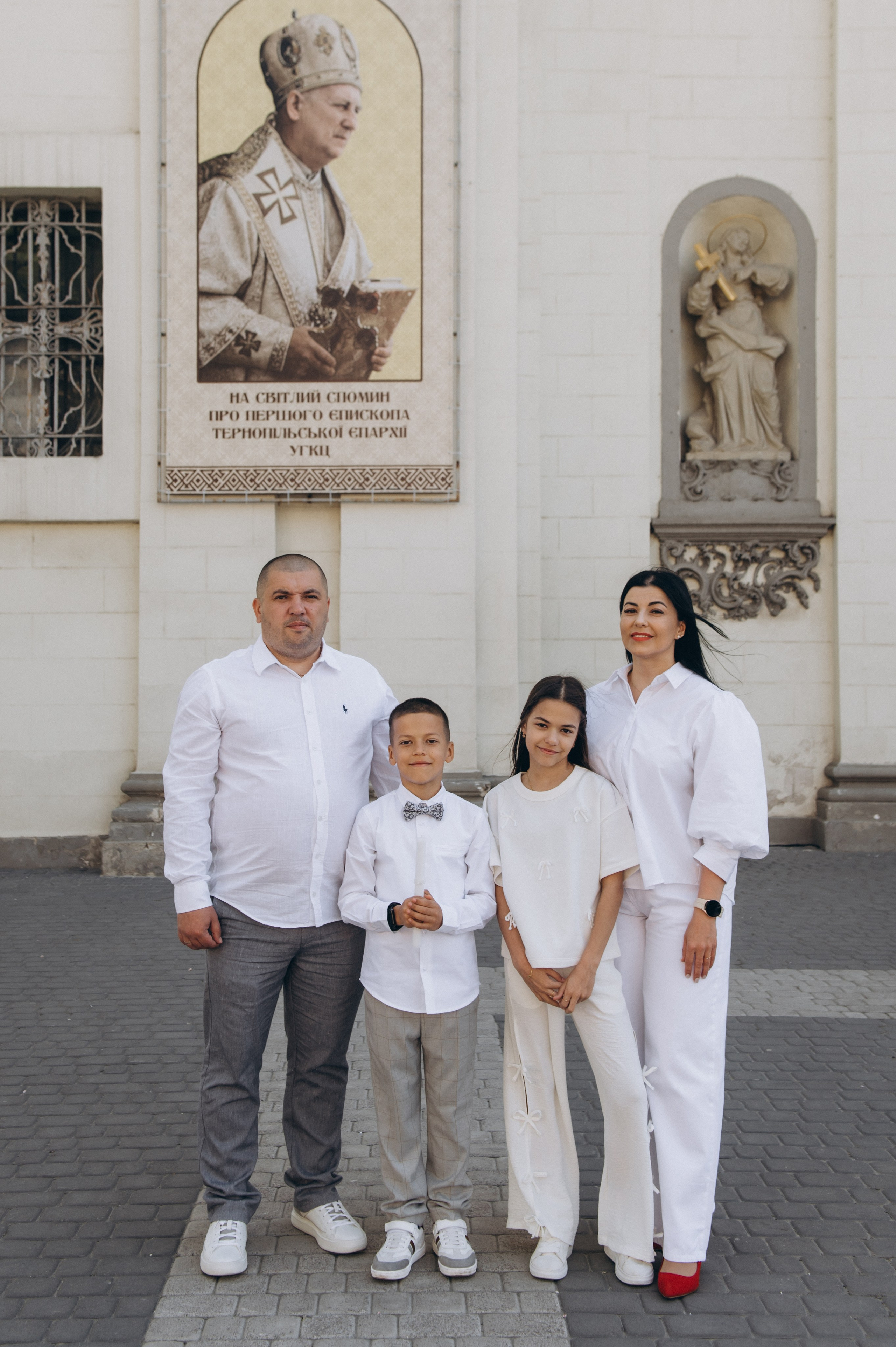 Фотосесія Першого Причастя Тернопіль, фотосесія Причастя Тернопіль, Таїнство Першого Причастя Тернопіль, Катедра Причастя Тернопіль. Сімейний, дитячий та індивідуальний фотограф в м. Тернопіль, м. Львів