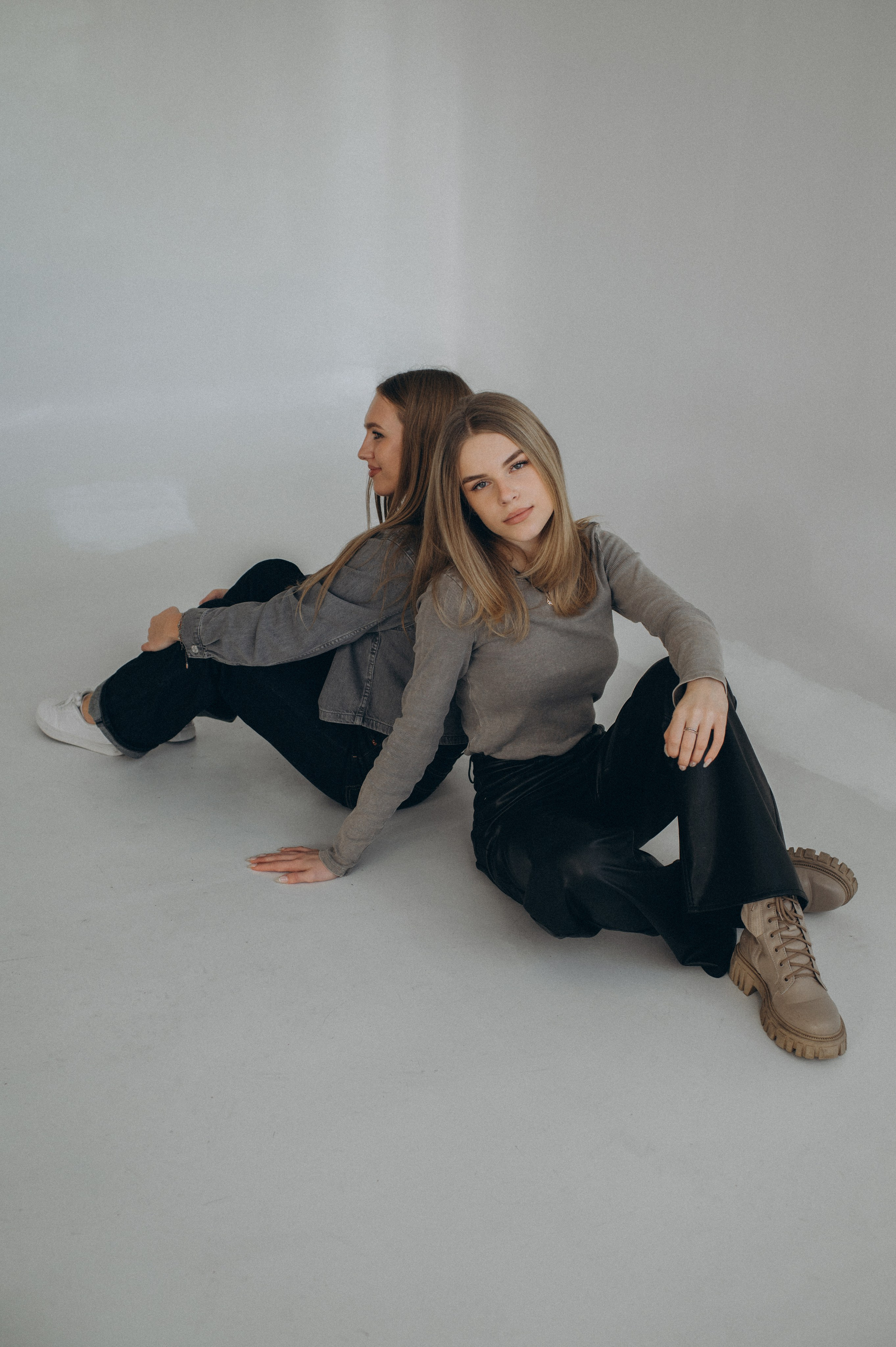 Фотосесія випускників, фотосесія на віньєтки Тернопіль, випускники Тернопіль, випуск 2025. Сімейний, дитячий та індивідуальний фотограф в м. Тернопіль, м. Львів