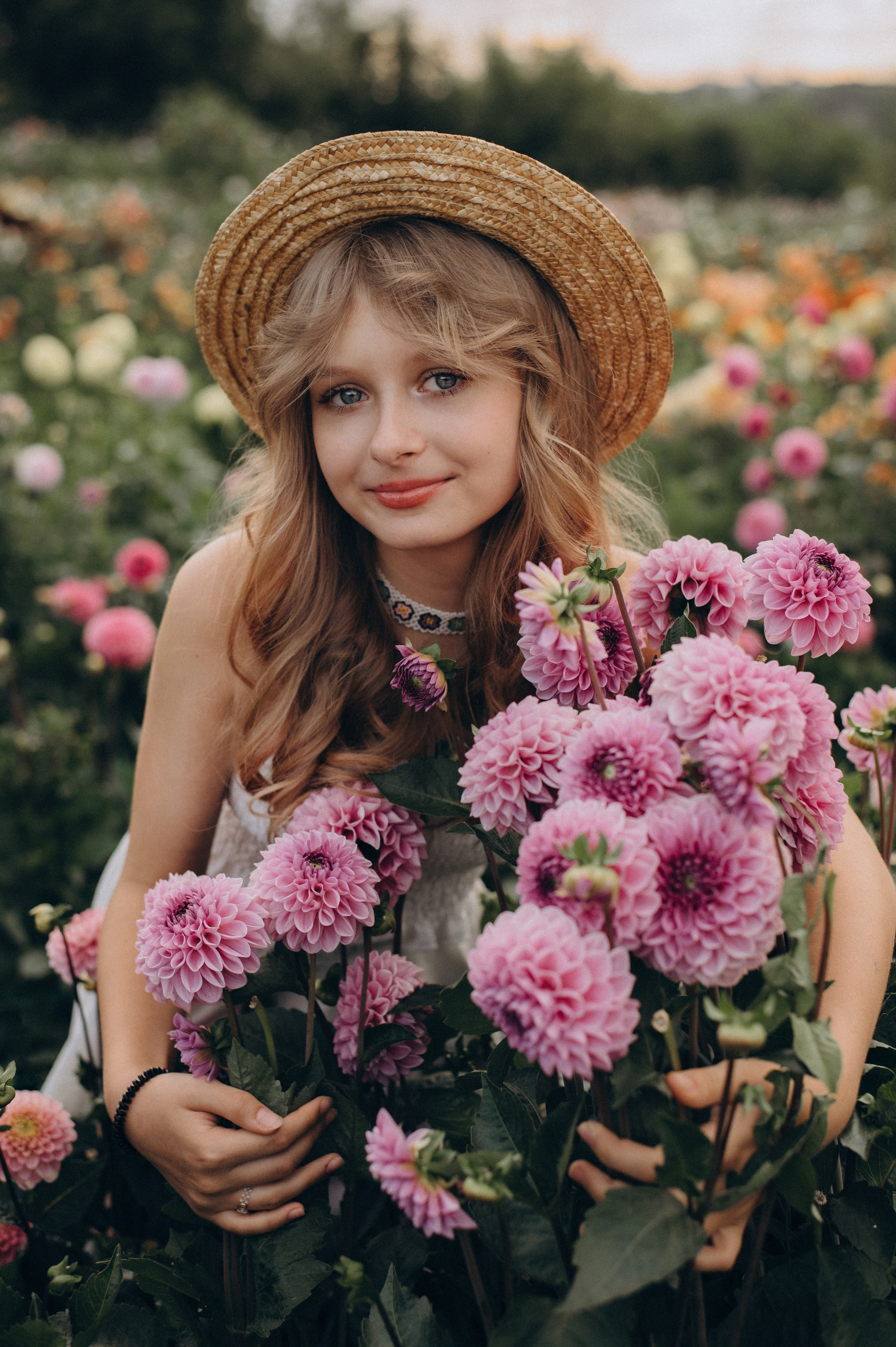Сімейна фотосесія мами і доньки, сімейний фотограф Тернопіль, портретний фотограф, сімейна фотосесія Тернопіль, фотосесія в жоржинах. Сімейний, дитячий та індивідуальний фотограф в м. Тернопіль, м. Львів