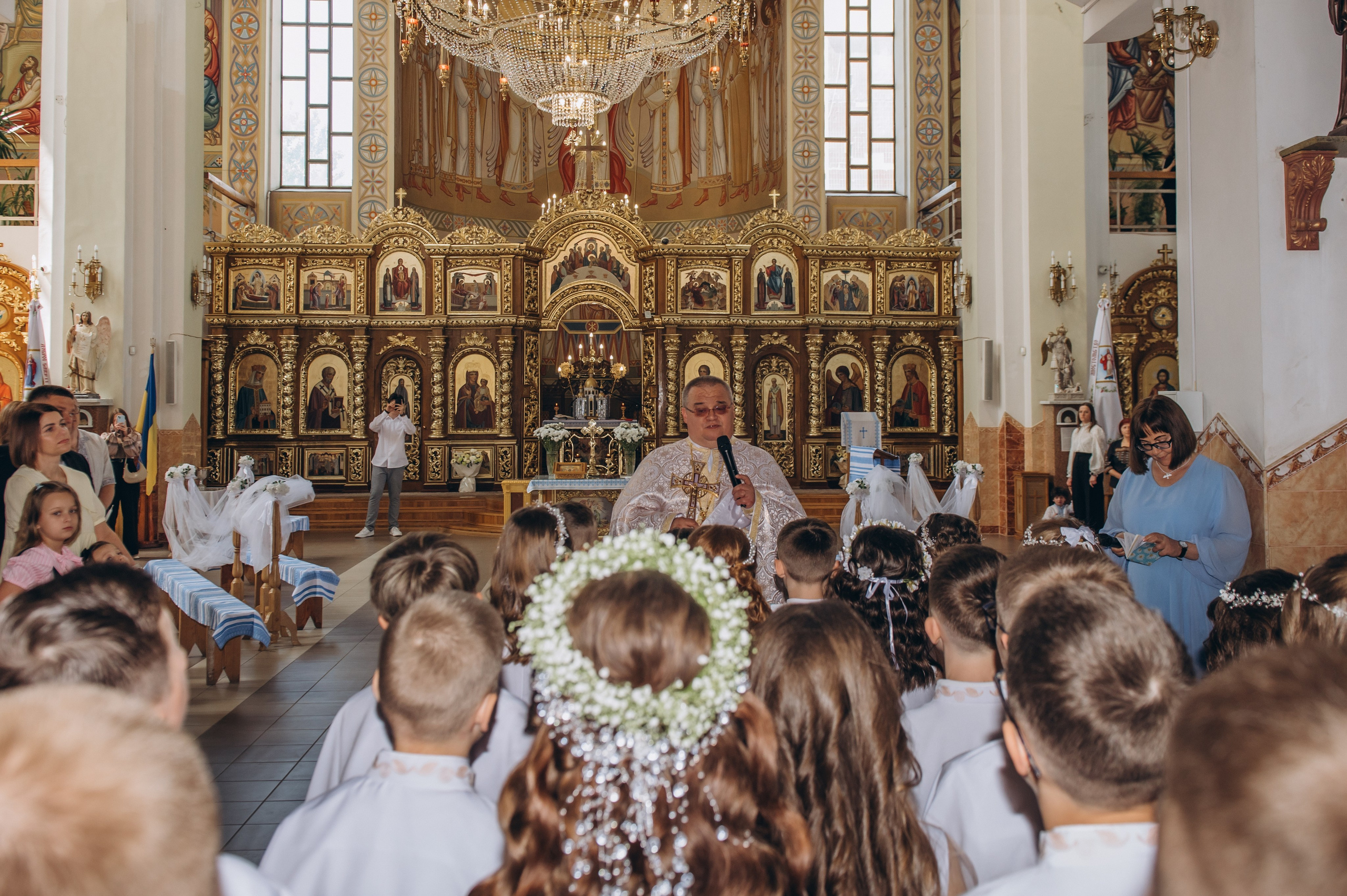 Фотосесія Причастя Тернопіль церква Св Михаїла, фотограф на Причастя Тернопіль, фотосесія Літургії Причастя Тернопіль. Сімейний, дитячий та індивідуальний фотограф в м. Тернопіль, м. Львів