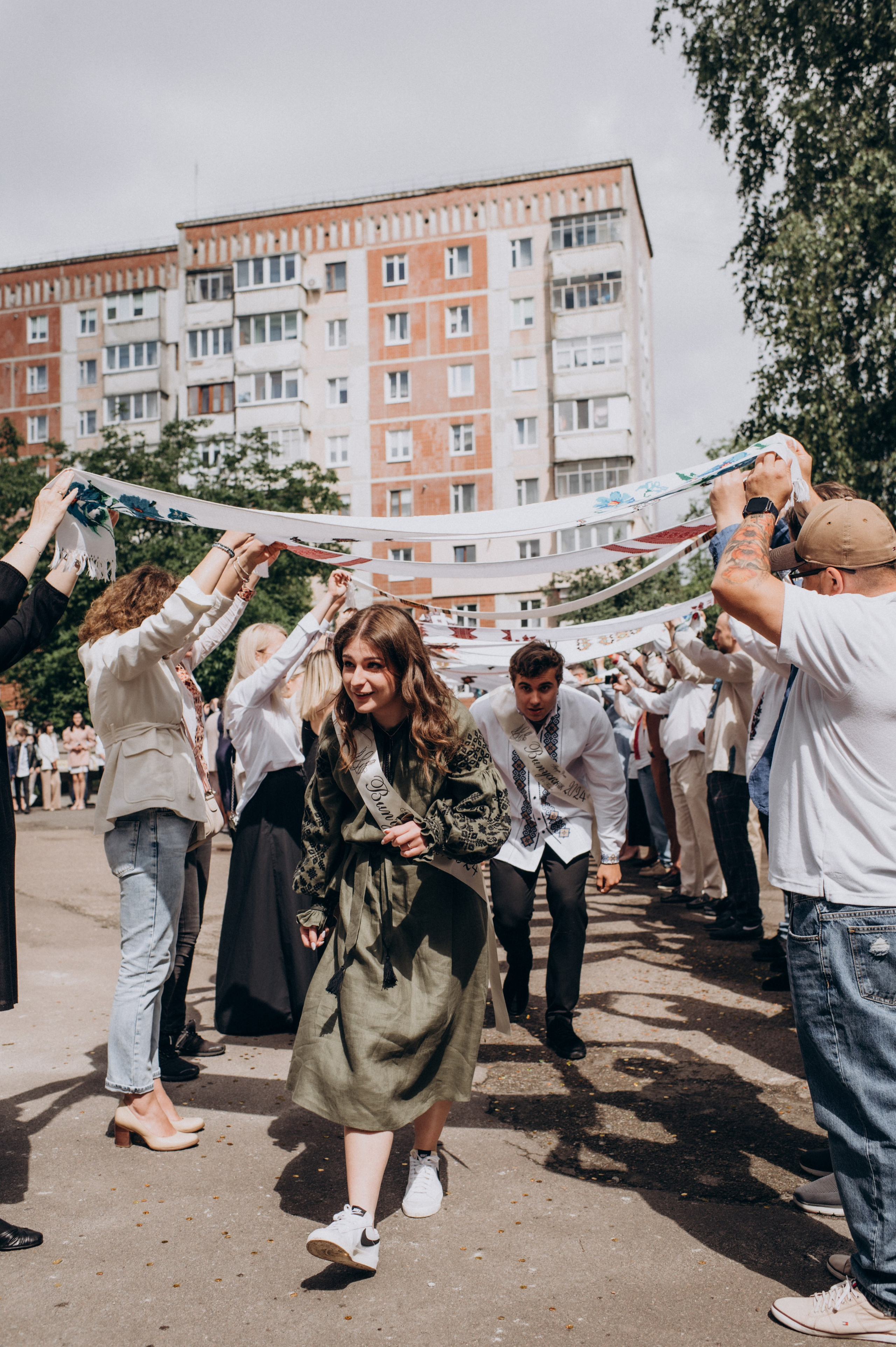 Фотосесія останнього дзвоника, фотосесія випускників Тернопіль, випускний 2024. Сімейний, дитячий та індивідуальний фотограф в м. Тернопіль, м. Львів