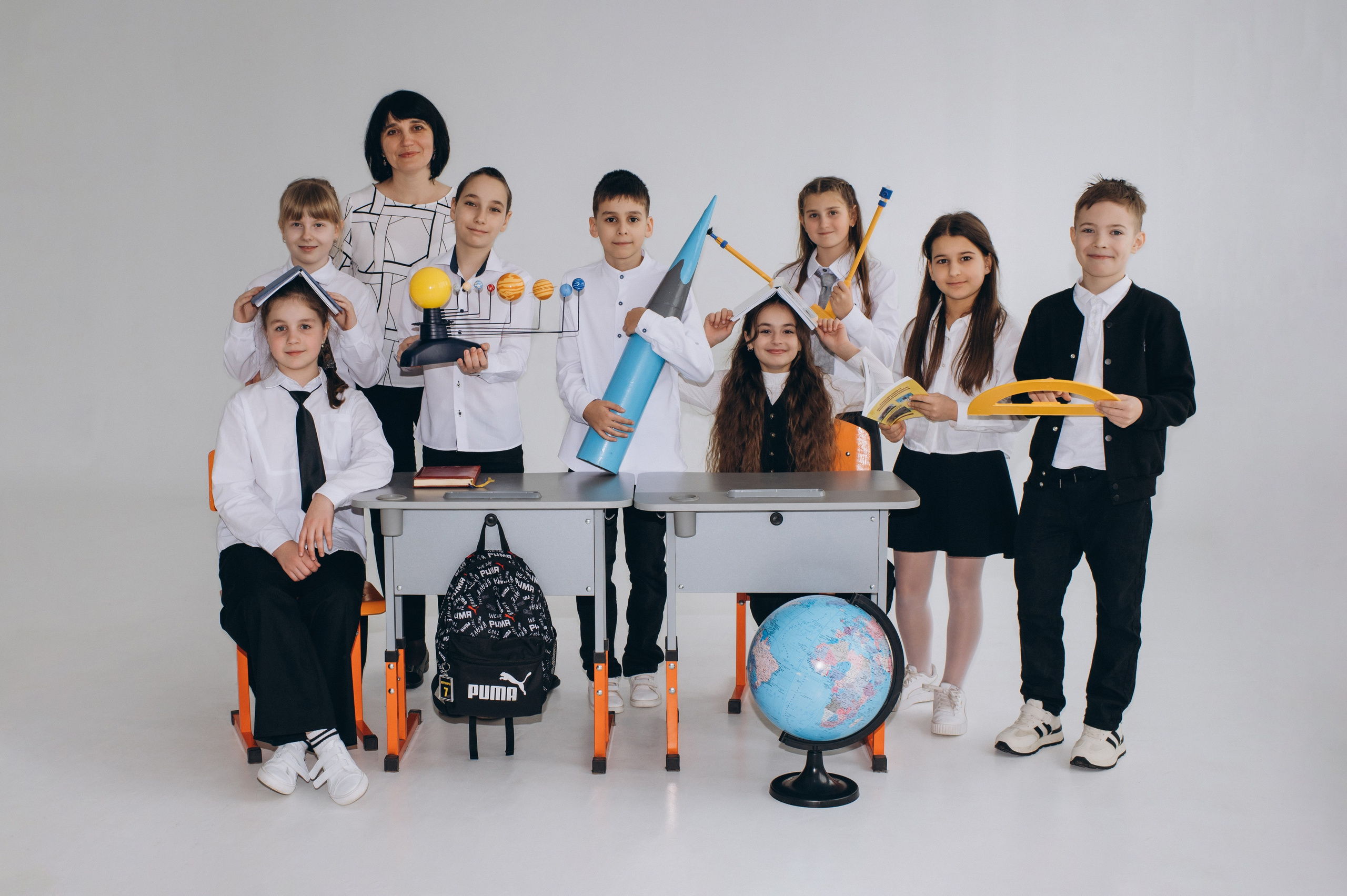 Фотосесія школярів у студії на шкільні фотоальбоми віньєтки Тернопіль, фотосесія випускників Тернопіль, шкільні фотокниги Тернопіль. Сімейний, дитячий та індивідуальний фотограф в м. Тернопіль, м. Львів