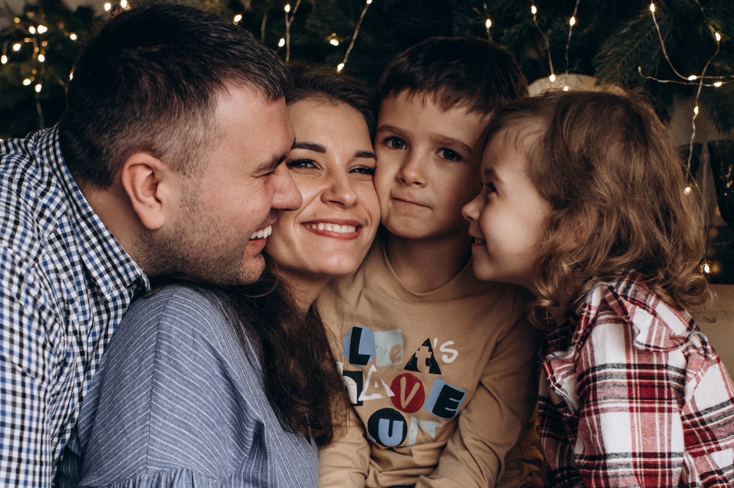 Новорічна сімейна зйомка у студії. Сімейний, дитячий та індивідуальний фотограф в м. Тернопіль, м. Львів