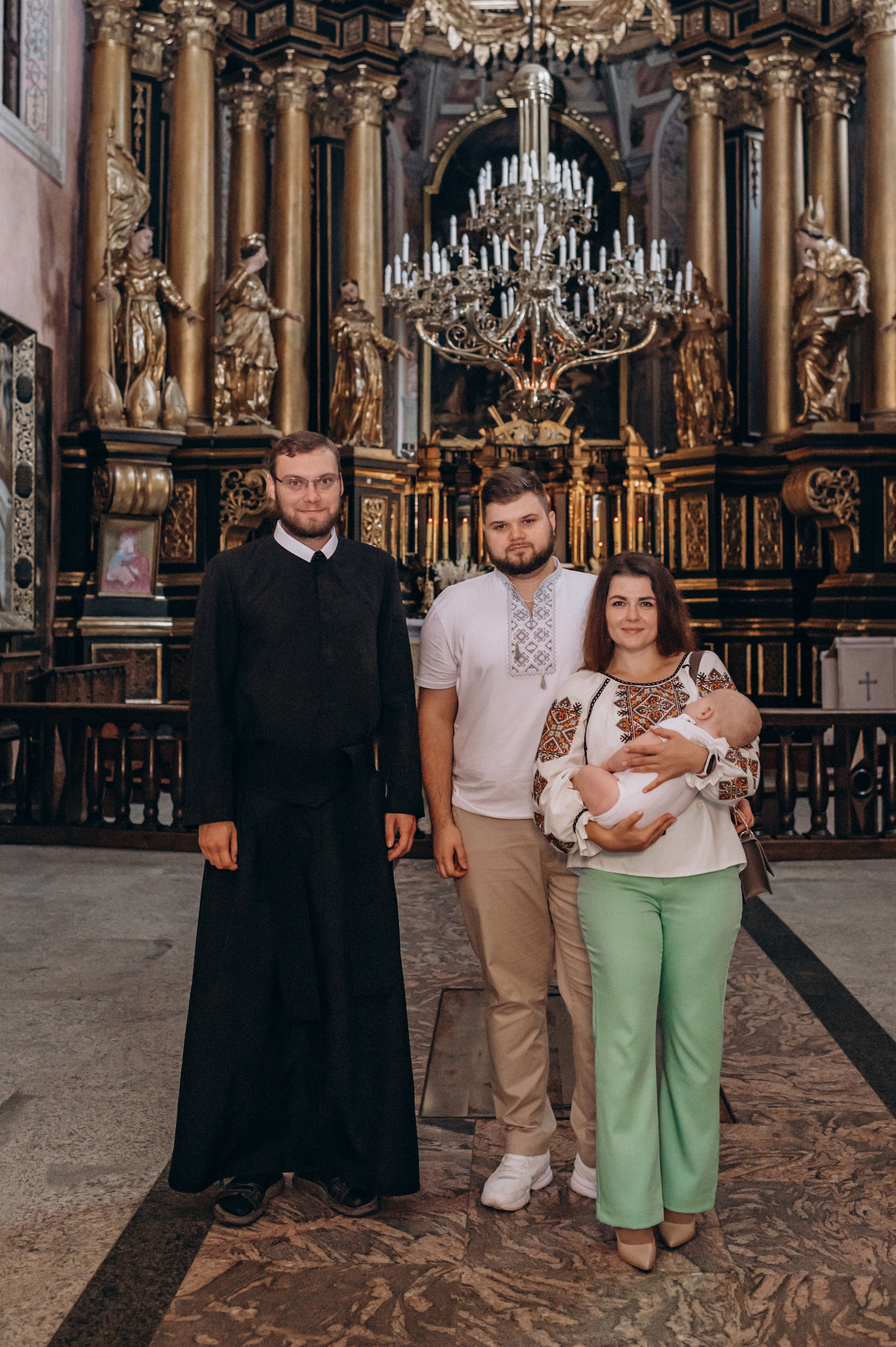 Хрещення Марка, Бернардинський монастир, Львів. Сімейний, дитячий та індивідуальний фотограф в м. Тернопіль, м. Львів