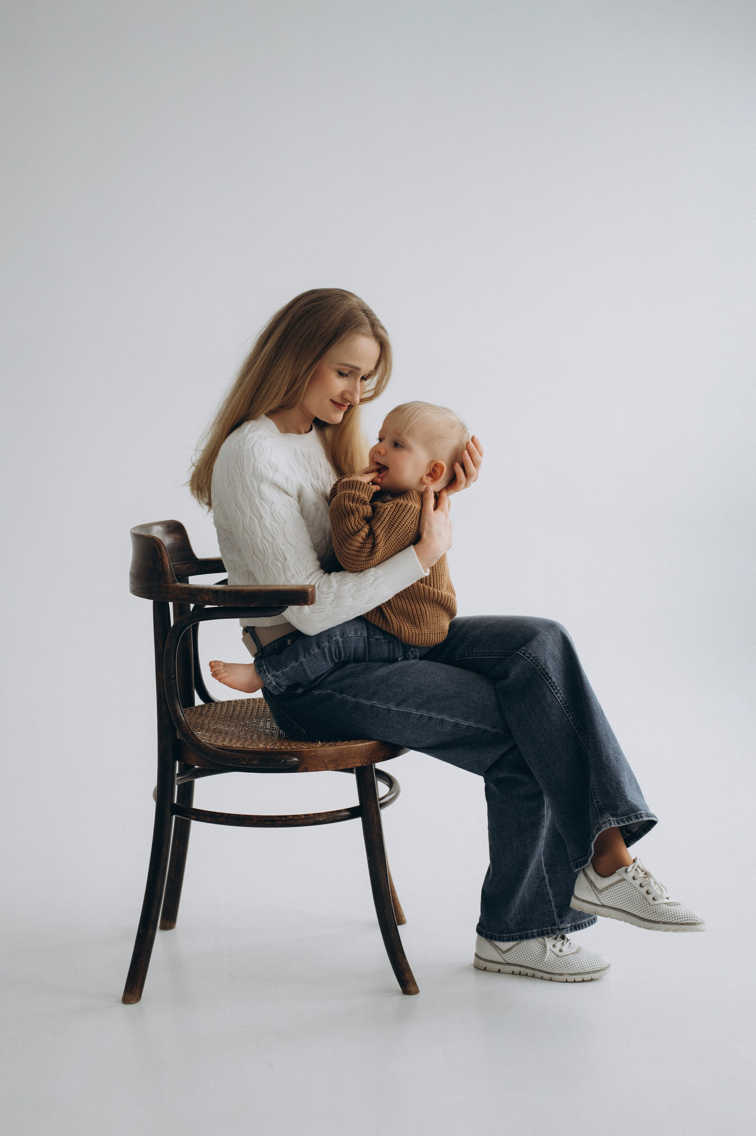 Зйомка дня народження дитини, фотосесія 1 рік Тернопіль, сімейний фотограф Тернопіль, сімейна фотосесія Тернопіль, перший тортик малюка. Сімейний, дитячий та індивідуальний фотограф в м. Тернопіль, м. Львів