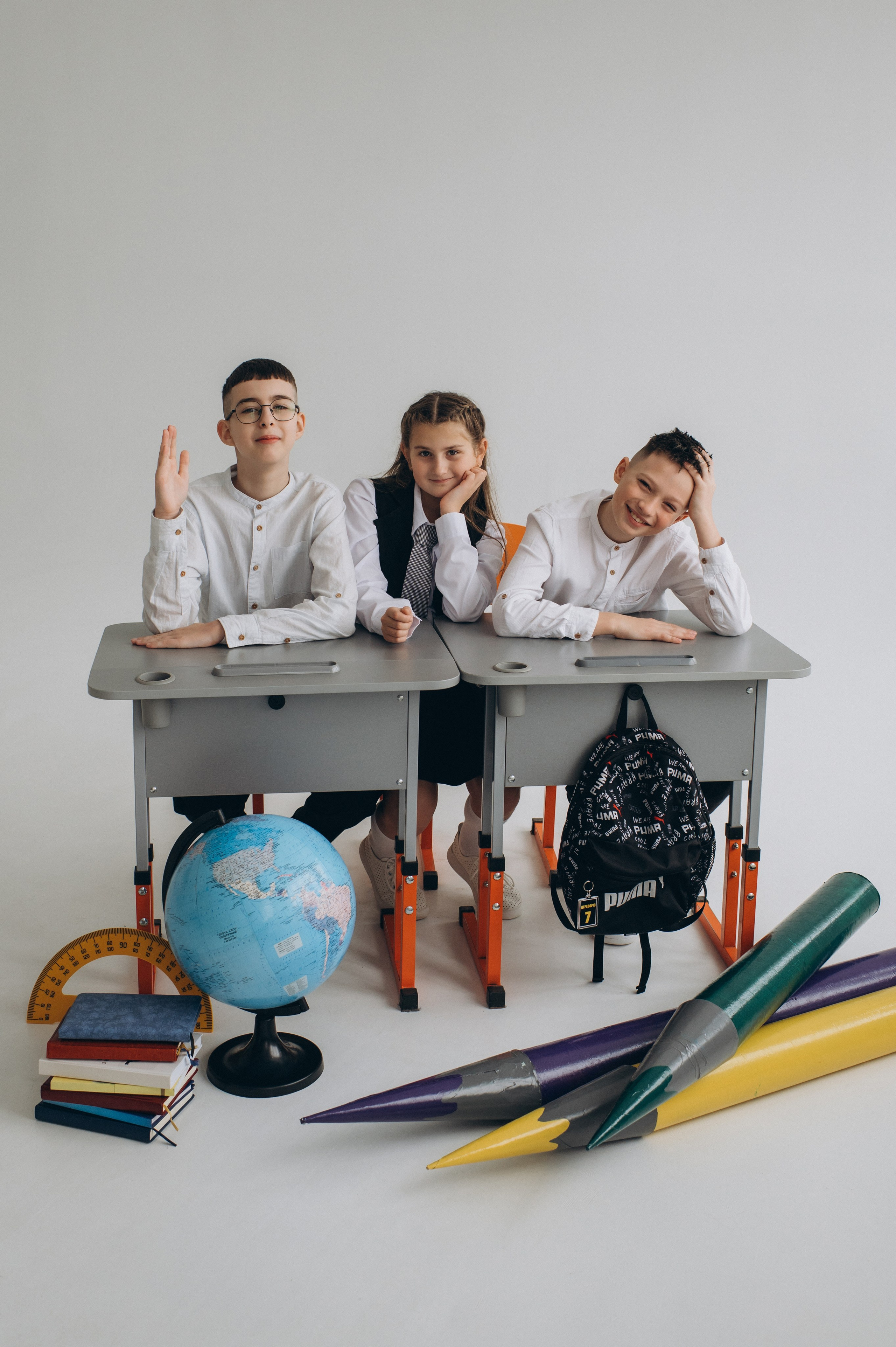 Фотосесія школярів у студії на шкільні фотоальбоми віньєтки Тернопіль, фотосесія випускників Тернопіль, шкільні фотокниги Тернопіль. Сімейний, дитячий та індивідуальний фотограф в м. Тернопіль, м. Львів