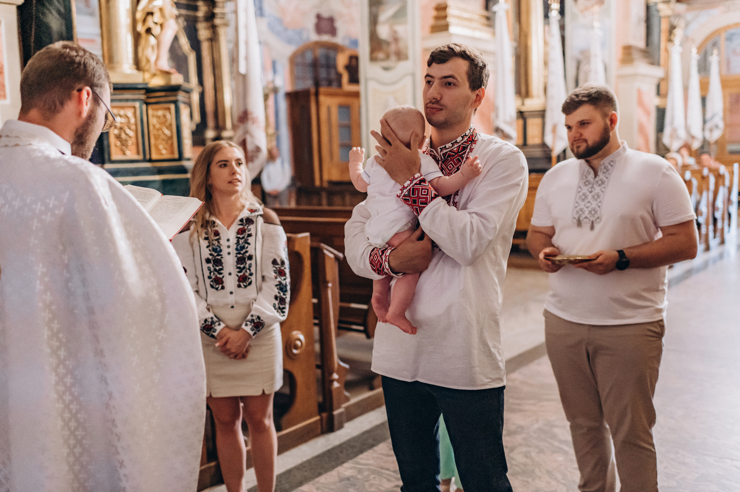 Хрещення Марка, Бернардинський монастир, Львів. Сімейний, дитячий та індивідуальний фотограф в м. Тернопіль, м. Львів