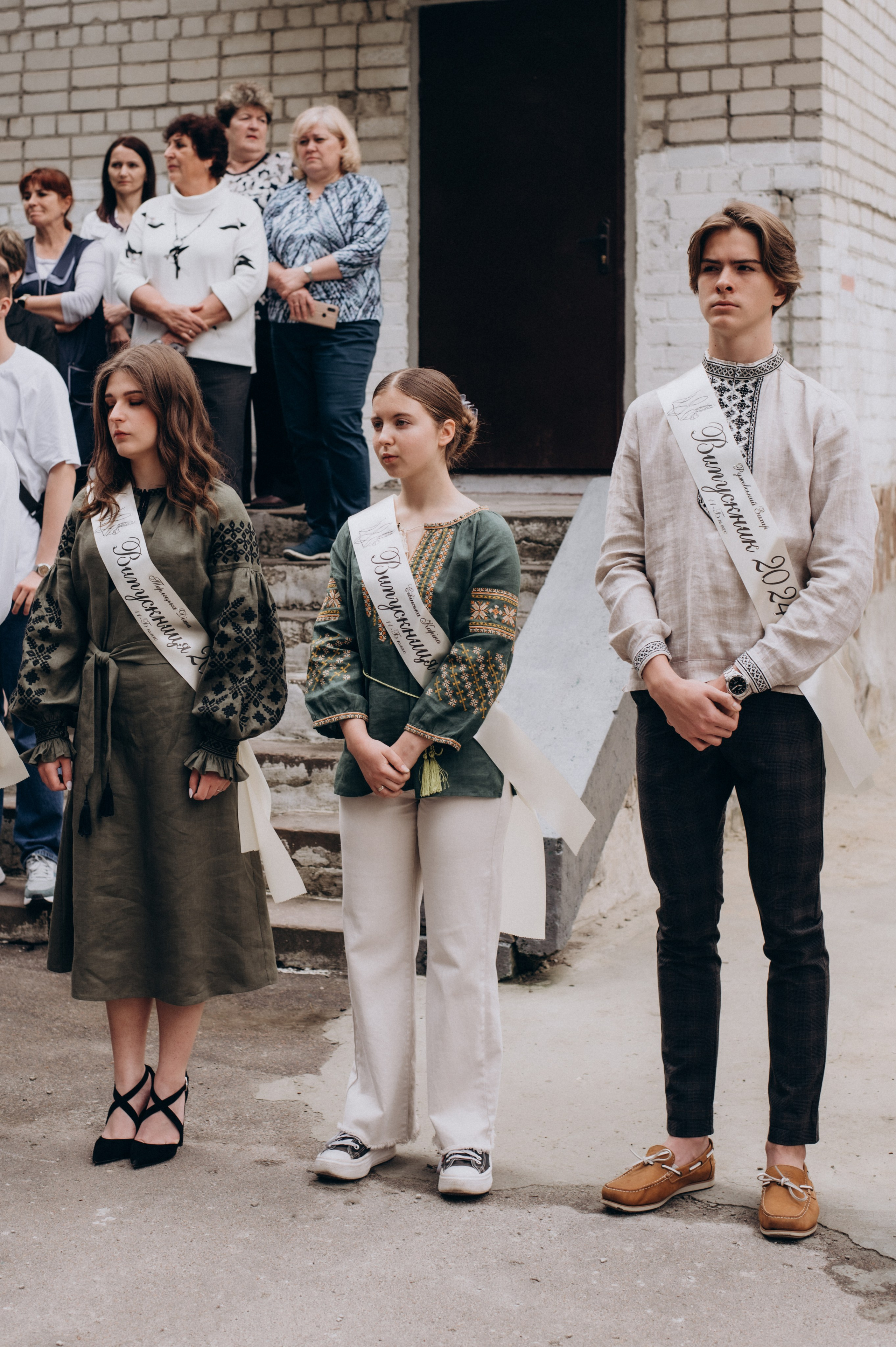 Фотосесія останнього дзвоника, фотосесія випускників Тернопіль, випускний 2024. Сімейний, дитячий та індивідуальний фотограф в м. Тернопіль, м. Львів