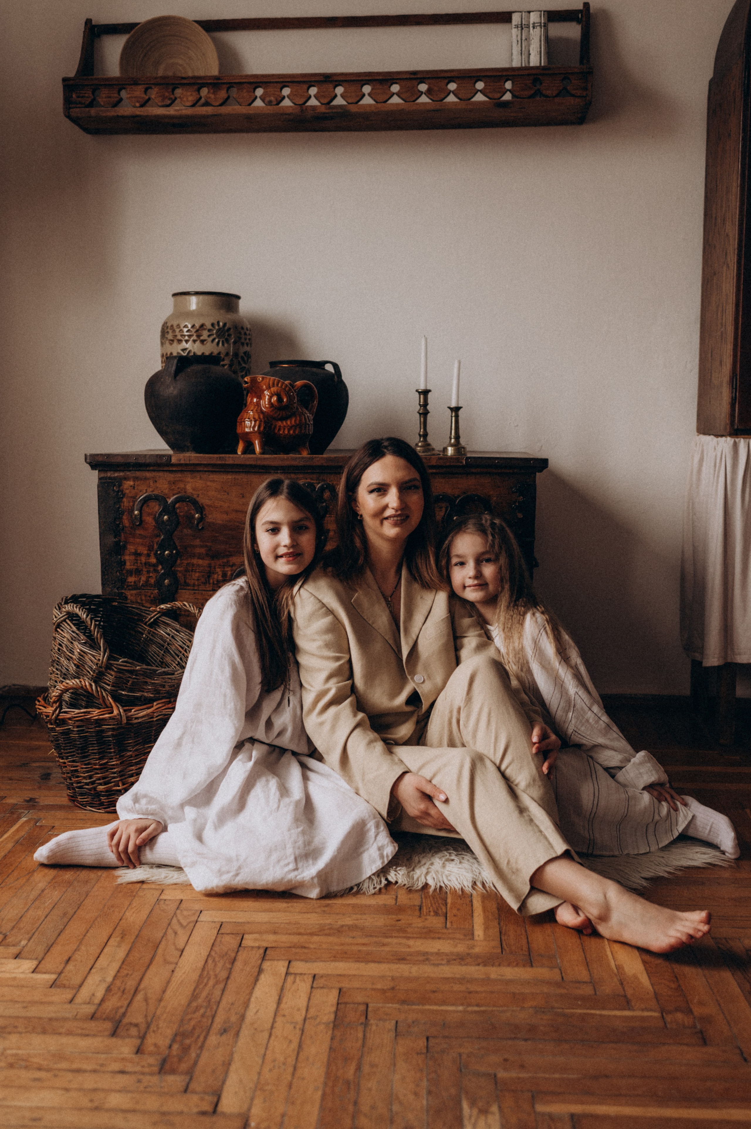 Сімейна фотосесія мами і донечок, зйомка Тернопіль Львів етностиль. Сімейний, дитячий та індивідуальний фотограф в м. Тернопіль, м. Львів