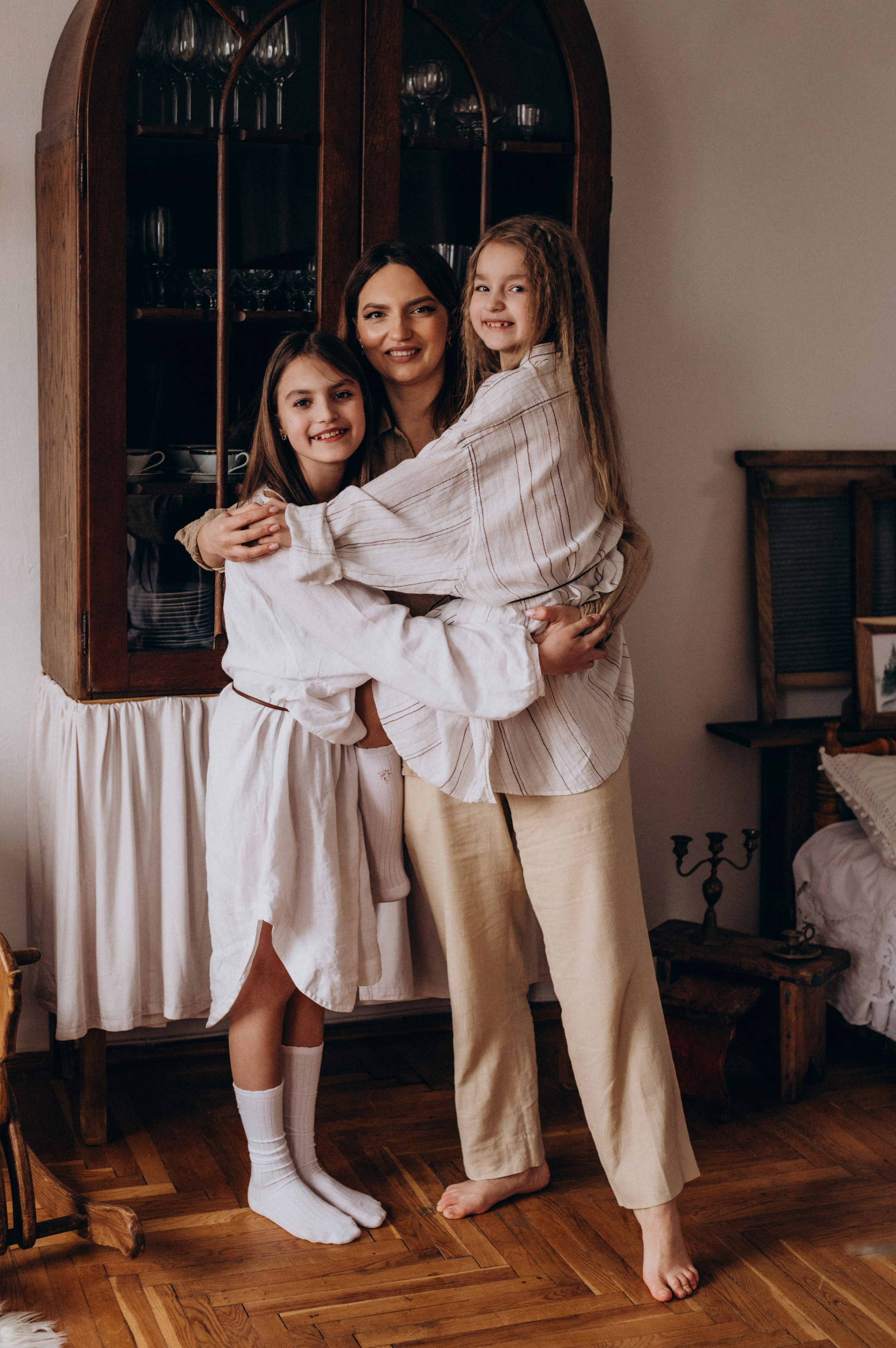 Сімейна фотосесія мами і донечок, зйомка Тернопіль Львів етностиль. Сімейний, дитячий та індивідуальний фотограф в м. Тернопіль, м. Львів