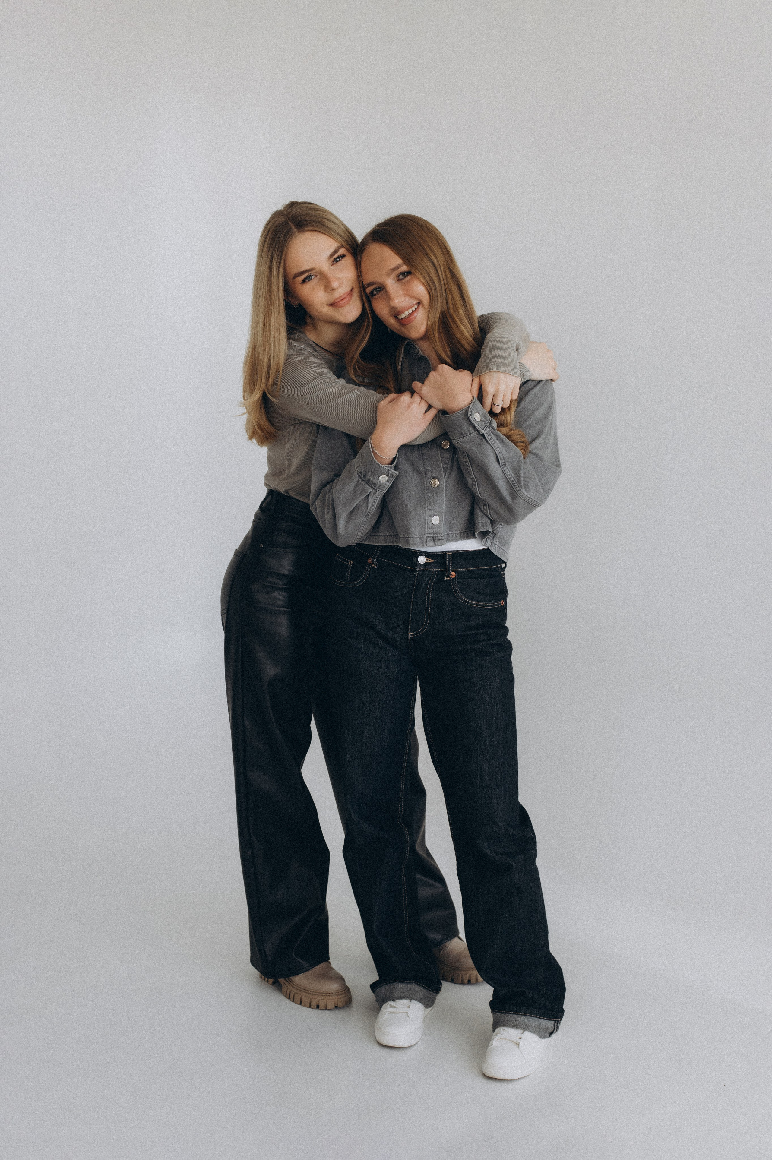 Фотосесія випускників, фотосесія на віньєтки Тернопіль, випускники Тернопіль, випуск 2025. Сімейний, дитячий та індивідуальний фотограф в м. Тернопіль, м. Львів