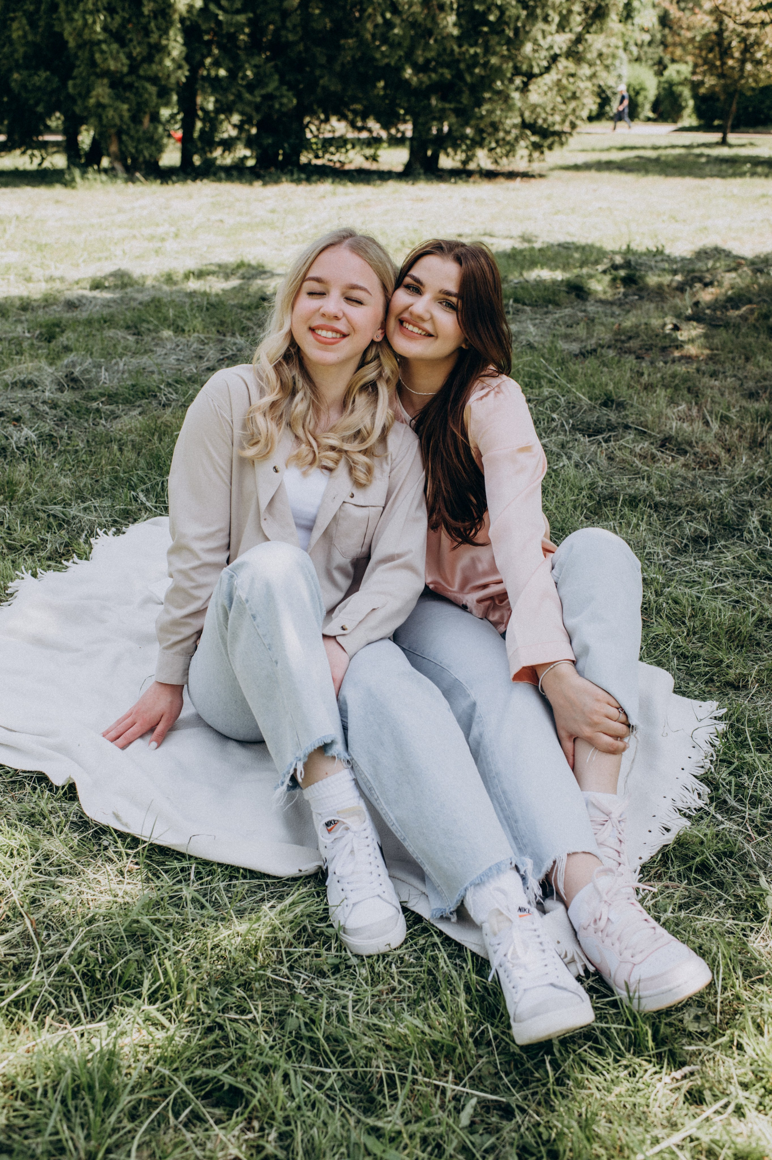 Фотосесія випускників, зйомка випускників Тернопіль Львів, випускні фотоальбоми Тернопіль, шкільні фотоальбоми Тернопіль. Сімейний, дитячий та індивідуальний фотограф в м. Тернопіль, м. Львів