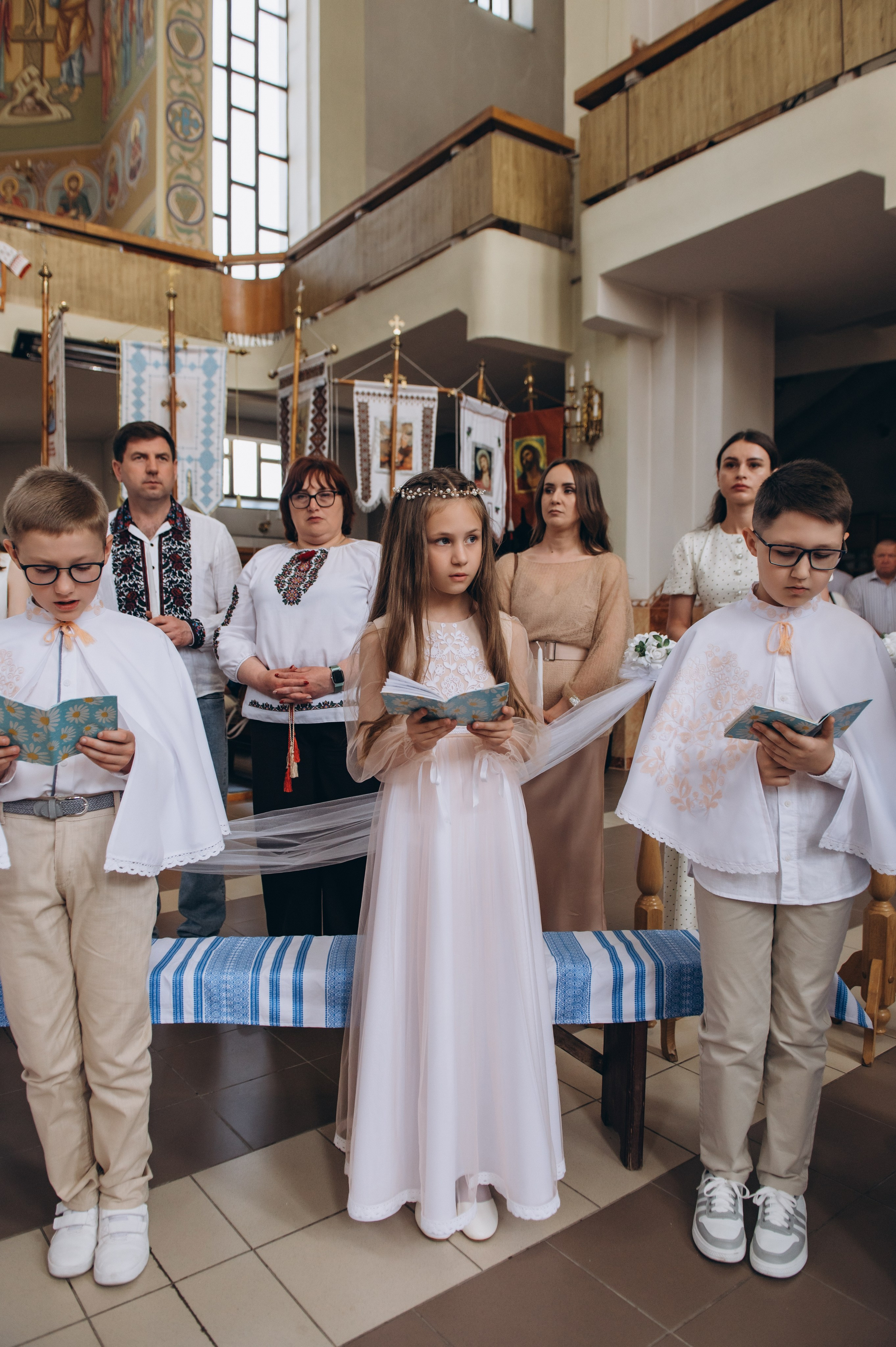 Фотосесія Причастя Тернопіль церква Св Михаїла, фотограф на Причастя Тернопіль, фотосесія Літургії Причастя Тернопіль. Сімейний, дитячий та індивідуальний фотограф в м. Тернопіль, м. Львів