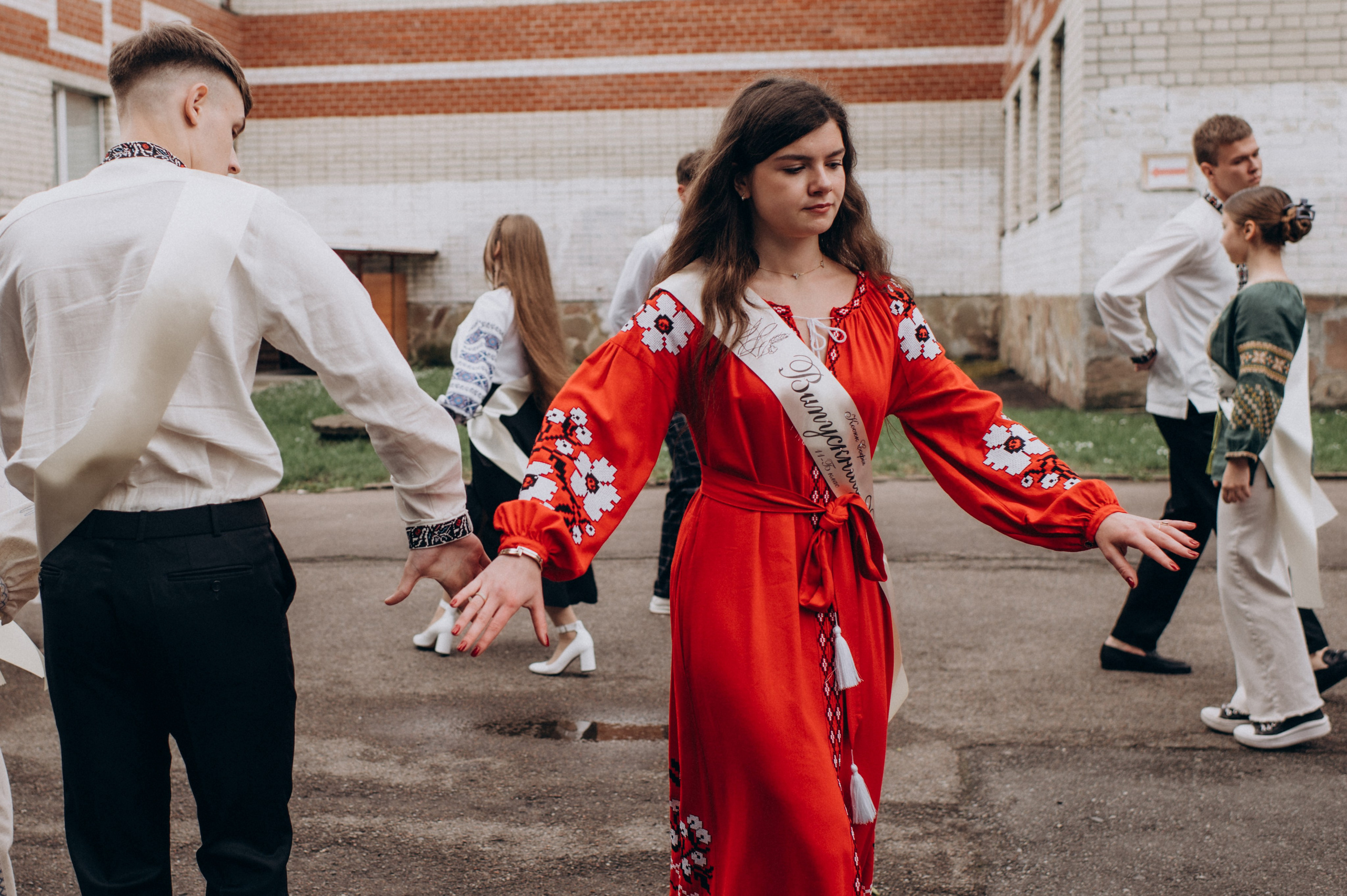 Фотосесія останнього дзвоника, фотосесія випускників Тернопіль, випускний 2024. Сімейний, дитячий та індивідуальний фотограф в м. Тернопіль, м. Львів