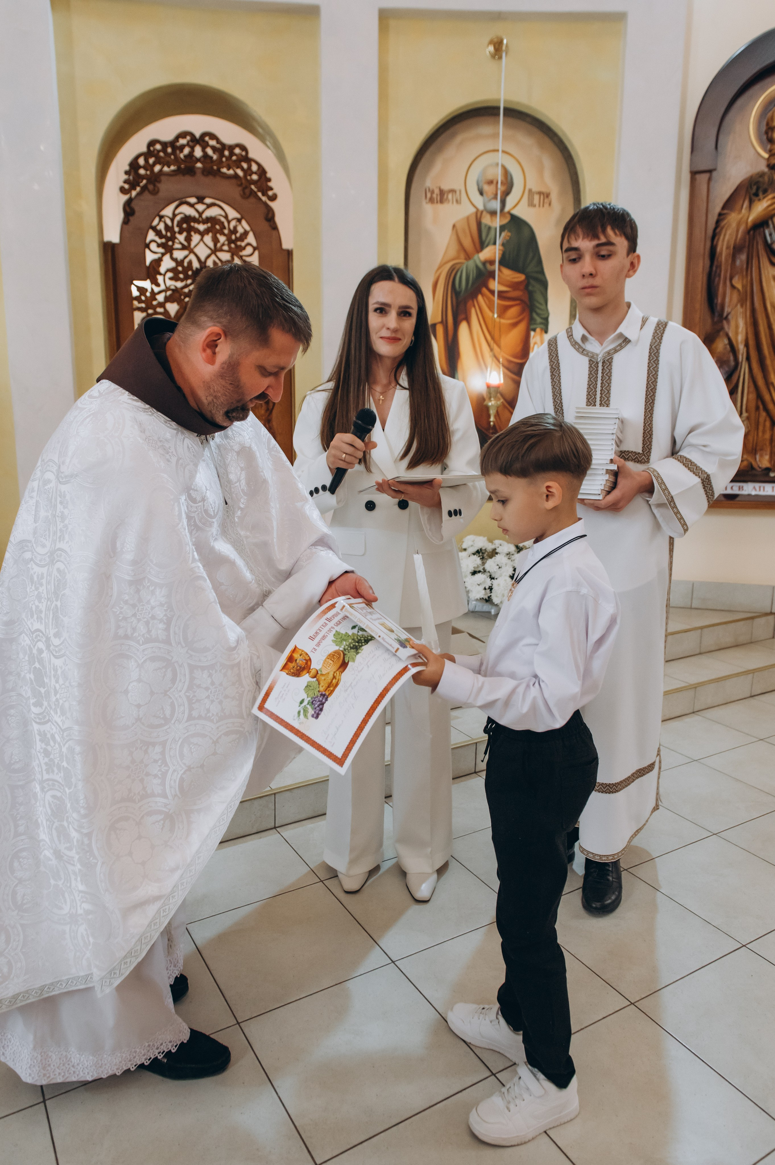 Фотосесія Причастя Тернопіль, зйомка Причастя, фотограф на Причастя Тернопіль, Причастя Львів, церква Петра і Павла. Сімейний, дитячий та індивідуальний фотограф в м. Тернопіль, м. Львів