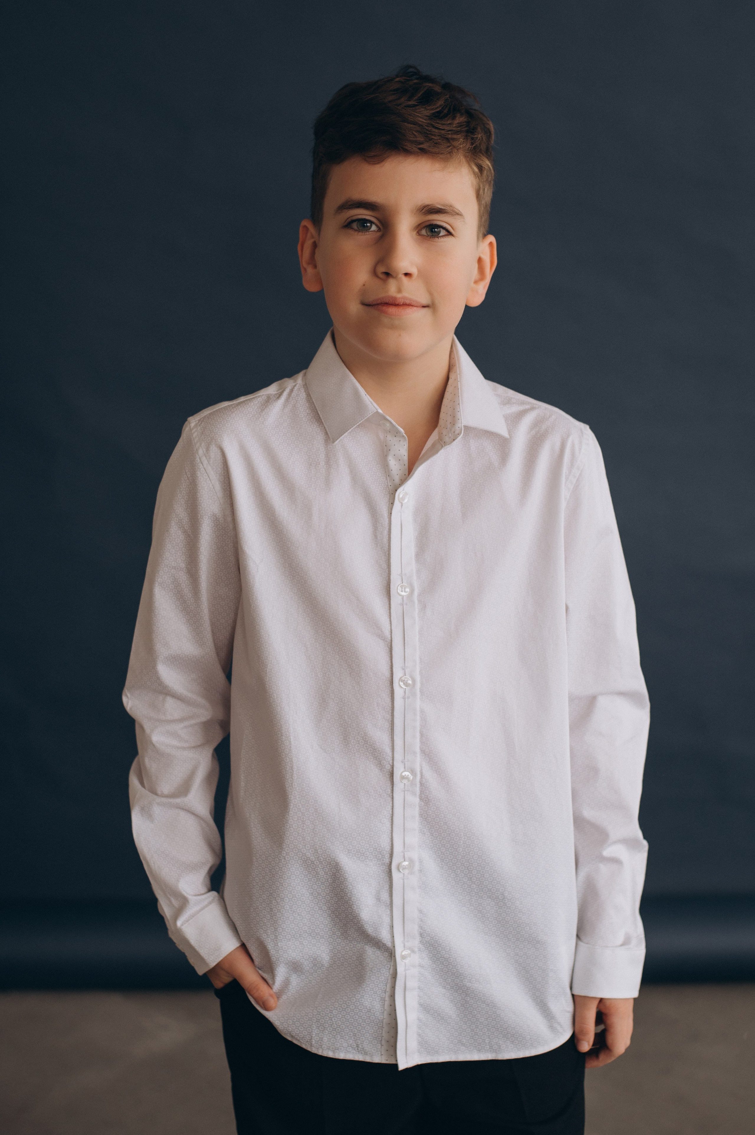 Фотосесія школярів у студії на шкільні фотоальбоми віньєтки Тернопіль, фотосесія випускників Тернопіль, шкільні фотокниги Тернопіль. Сімейний, дитячий та індивідуальний фотограф в м. Тернопіль, м. Львів