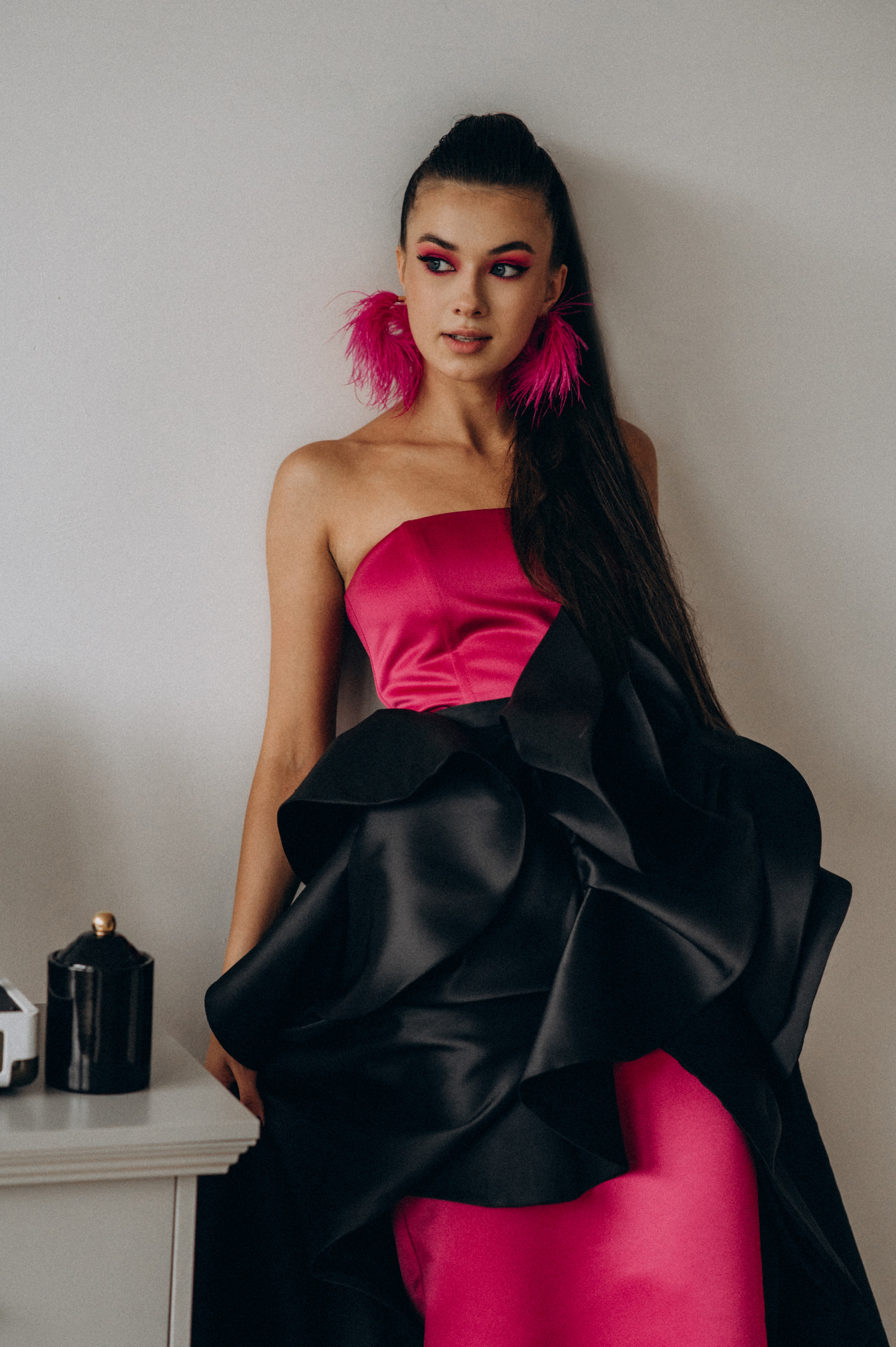 Випускниця, зйомка у студії, фотосесія випускного Тернопіль Львів. Сімейний, дитячий та індивідуальний фотограф в м. Тернопіль, м. Львів