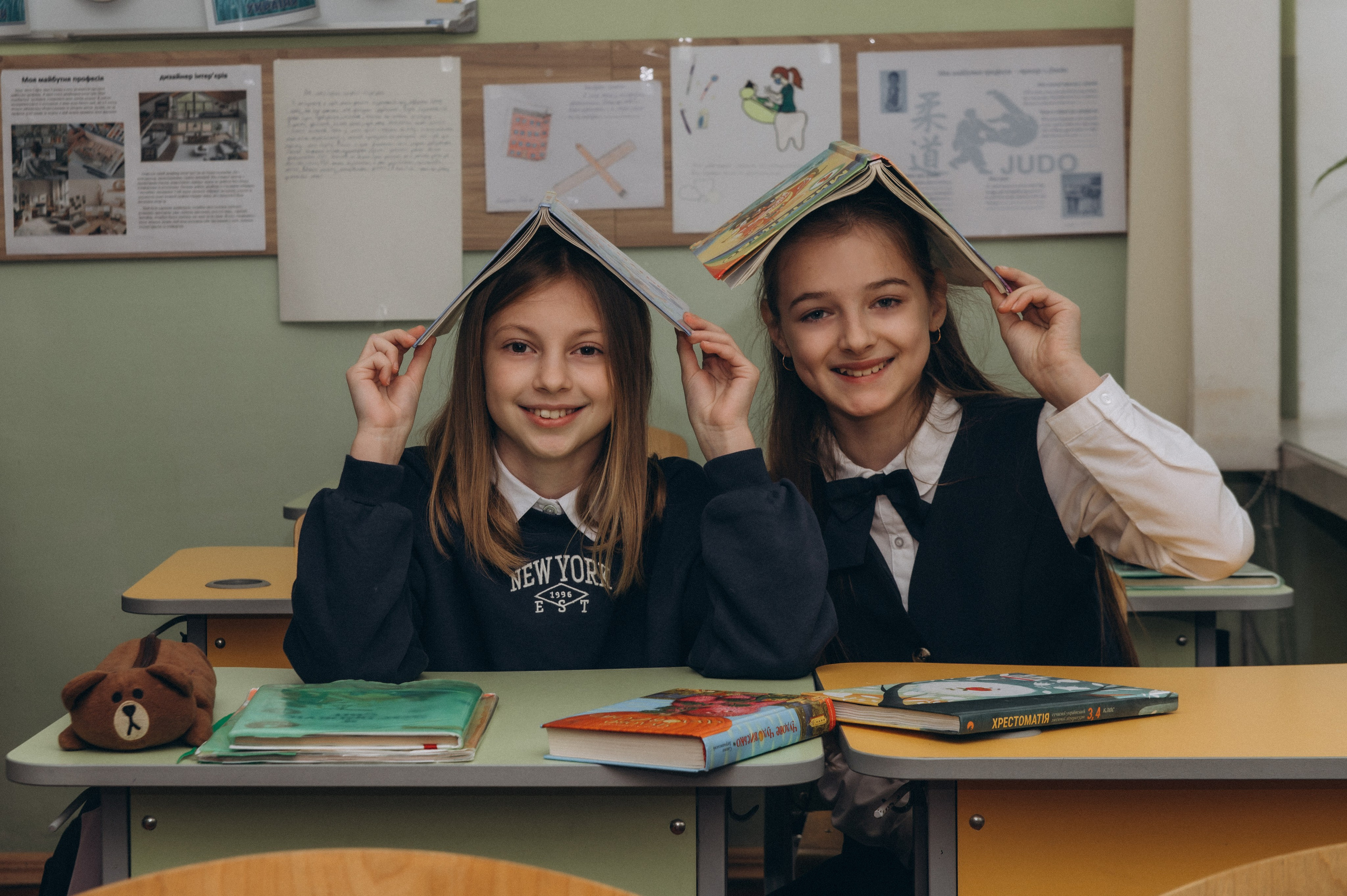 Шкільна фотосесія на віньєтки Тернопіль, фотосесія випускників Тернопіль, зйомка на віньєтки, шкільні фотоальбоми Тернопіль. Сімейний, дитячий та індивідуальний фотограф в м. Тернопіль, м. Львів