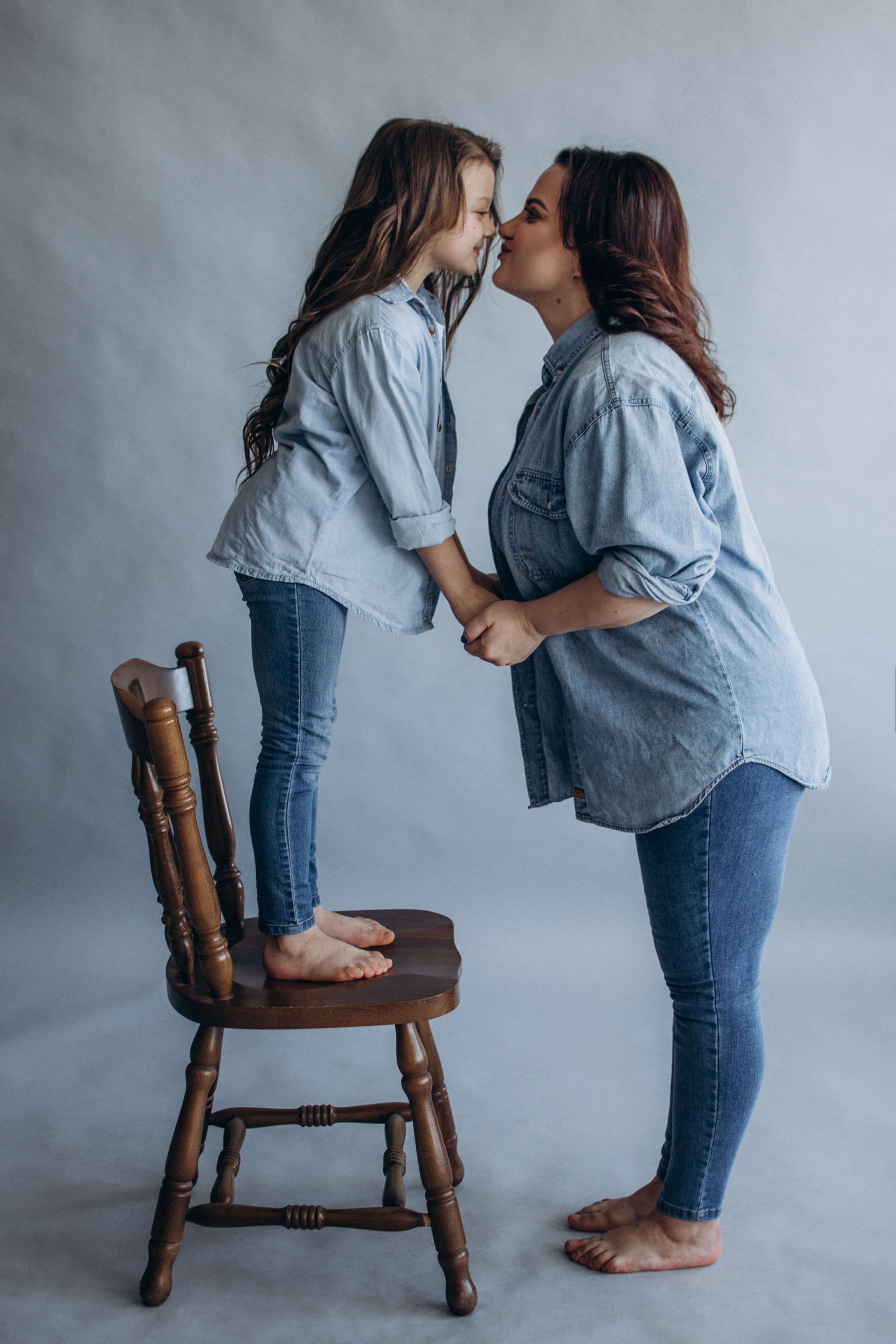 Мама і донечка. Студійна сімейна фотосесія. Сімейний, дитячий та індивідуальний фотограф в м. Тернопіль, м. Львів