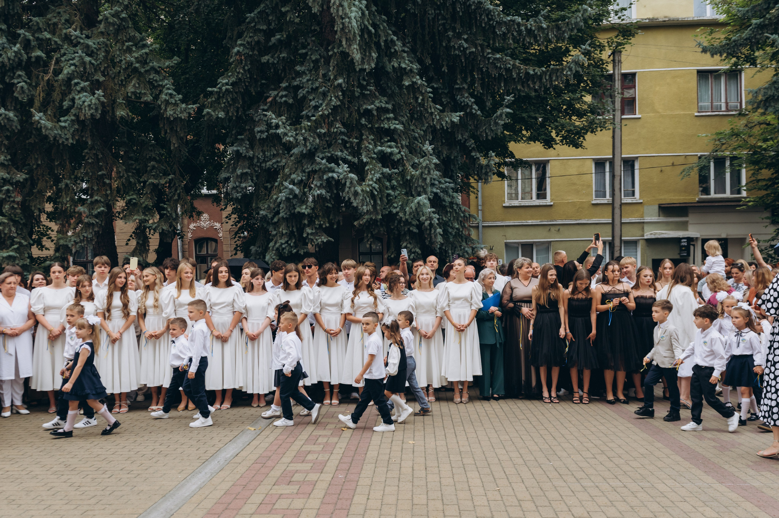 Перший дзвоник у Тернополі, фотосесія першокласників