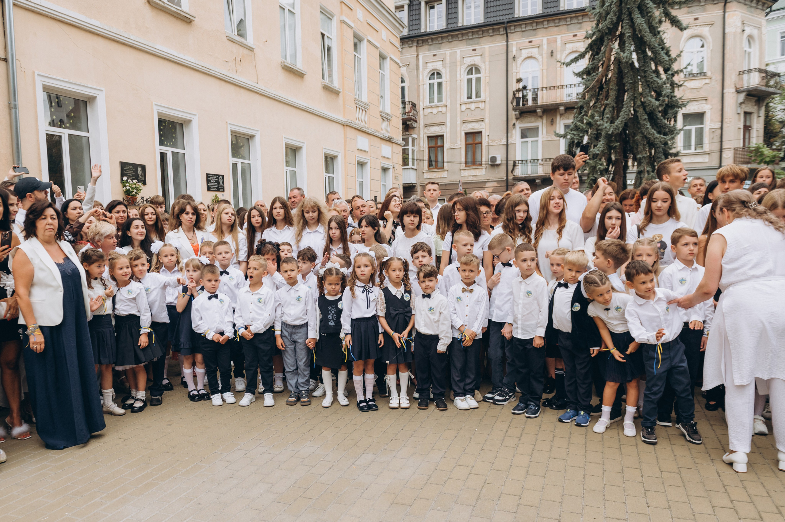 Перший дзвоник у Тернополі, фотосесія першокласників