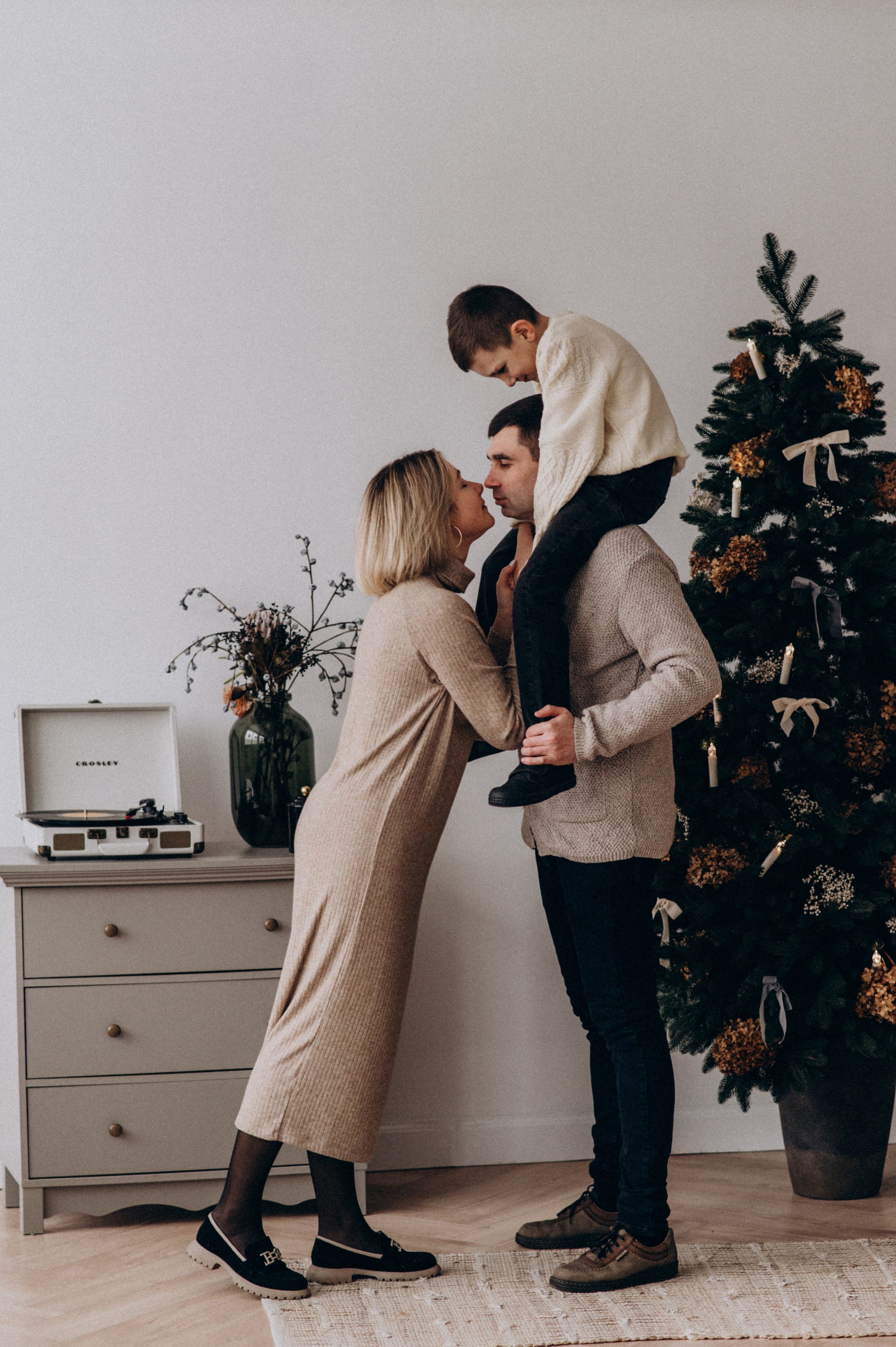 Новорічна сімейна фотосесія у студії, сімейна фотосесія Тернопіль Львів. Сімейний, дитячий та індивідуальний фотограф в м. Тернопіль, м. Львів