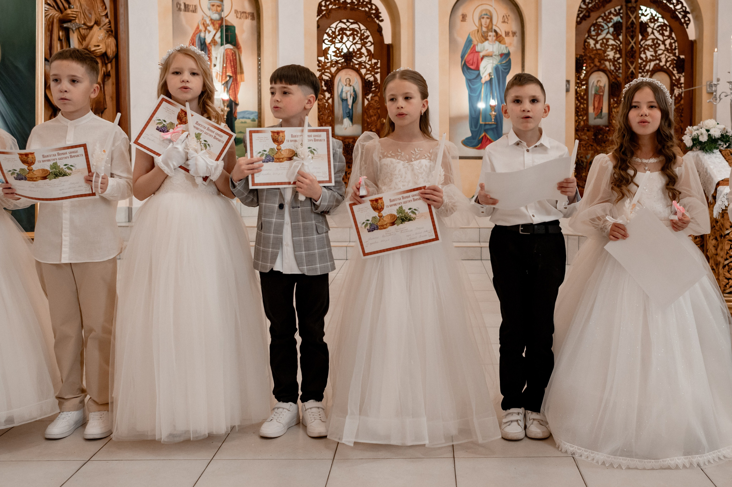 Фотосесія Першого Причастя Тернопіль, зйомка Причастя Тернопіль, Таїнство Першого Причастя Тернопіль, Катедра Причастя Тернопіль. Сімейний, дитячий та індивідуальний фотограф в м. Тернопіль, м. Львів